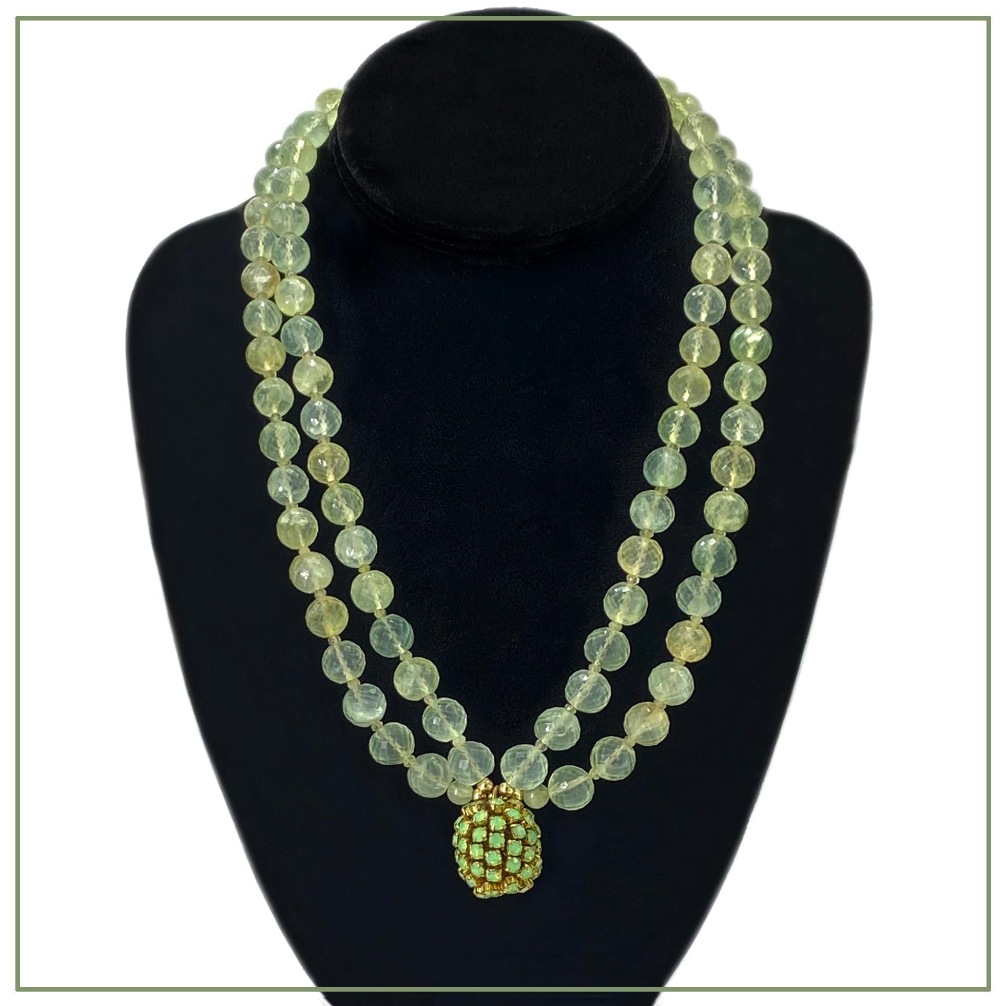 Collar con colgante de prehnita translúcida facetada y baño de oro Artesano en venta