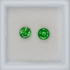 Faceted tsavorite pair, 1 cts