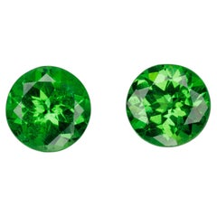Faceted tsavorite pair, 1 cts