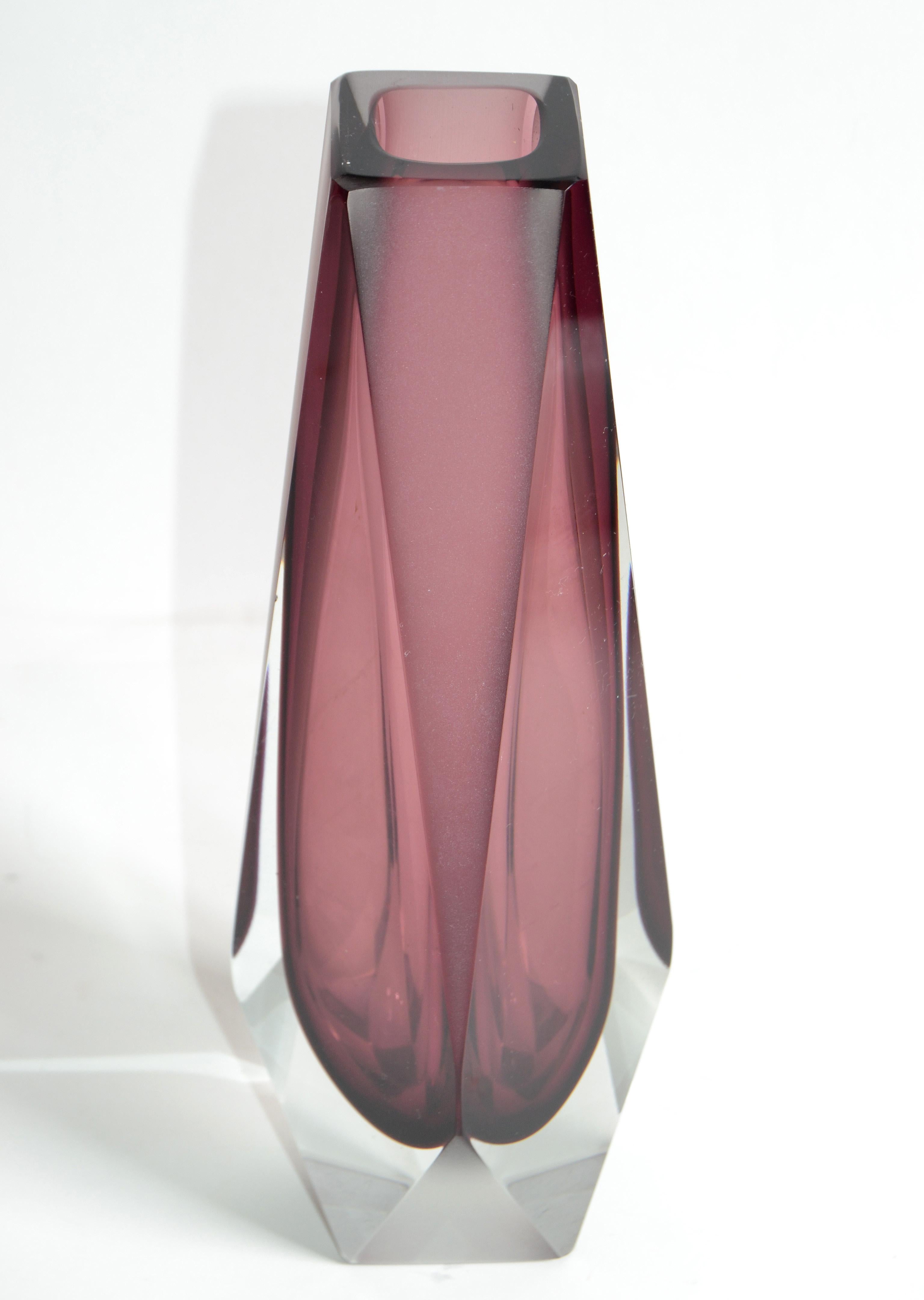 Faceted Vase in Purple Murano Sommerso Art Glass Attributed to Mandruzzato Italy 7