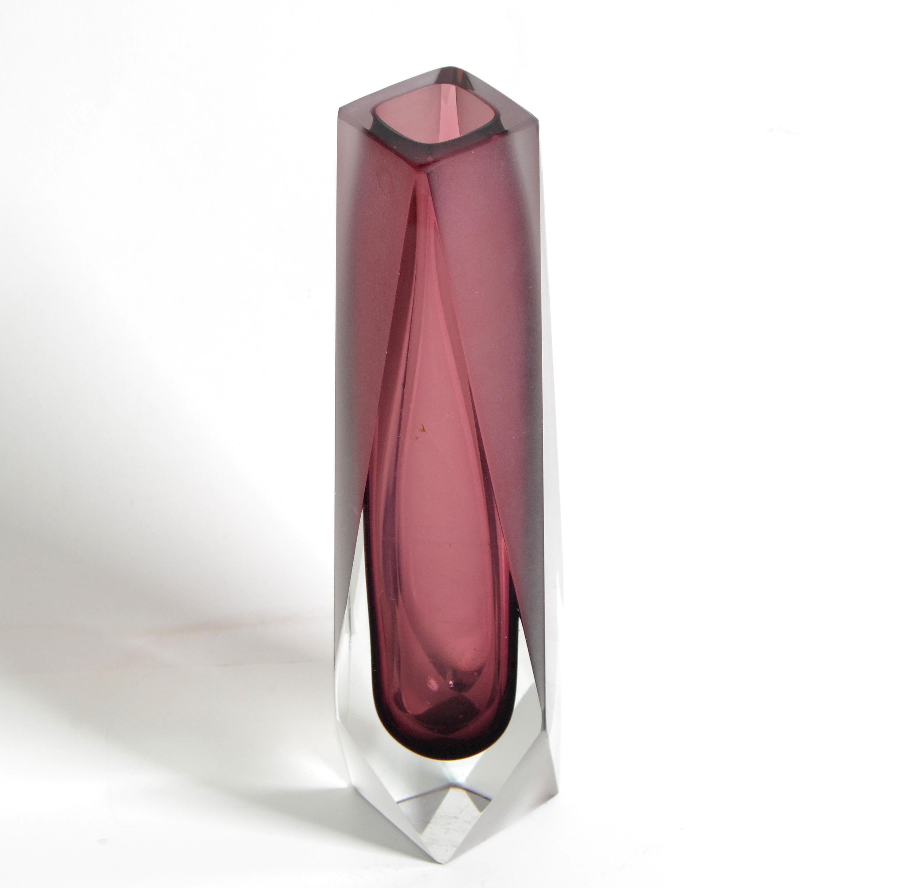 Mid-20th Century Faceted Vase in Purple Murano Sommerso Art Glass Attributed to Mandruzzato Italy