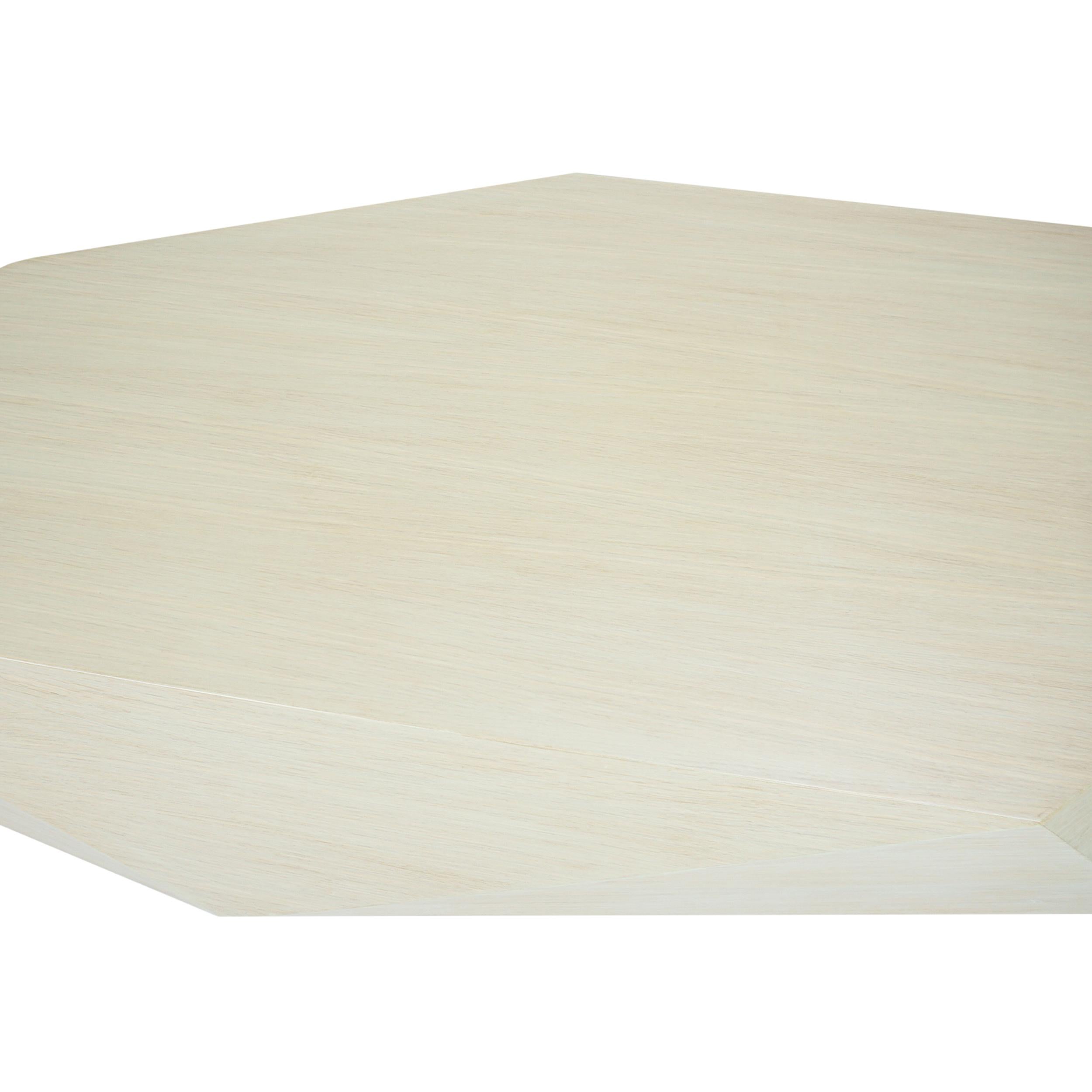 Table basse en placage de chêne blanc à facettes en vente 9
