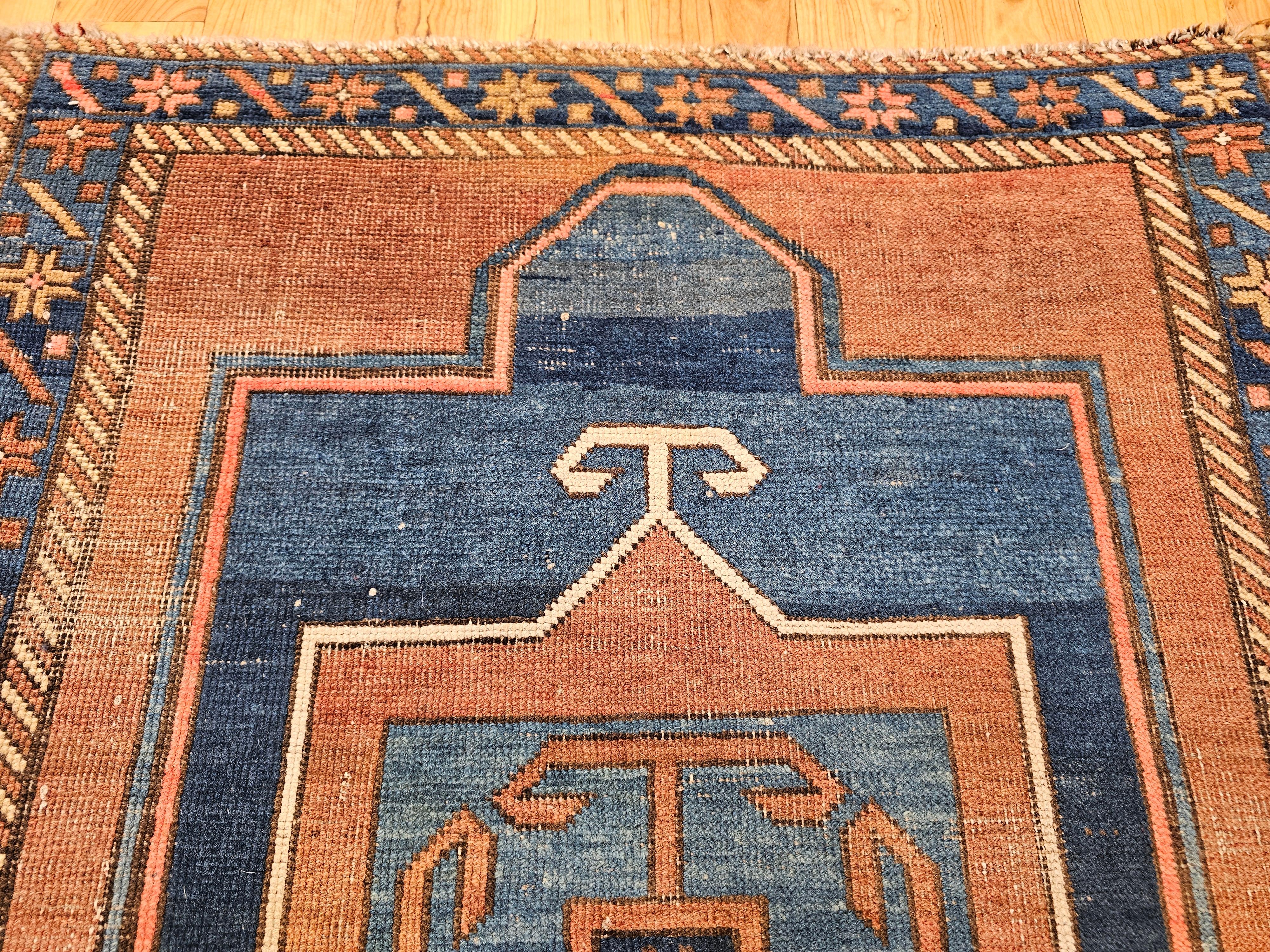Tapis de prière Fachralo Kazak du 19ème siècle dans les tons persans, bleu marine et bleu Bon état - En vente à Barrington, IL