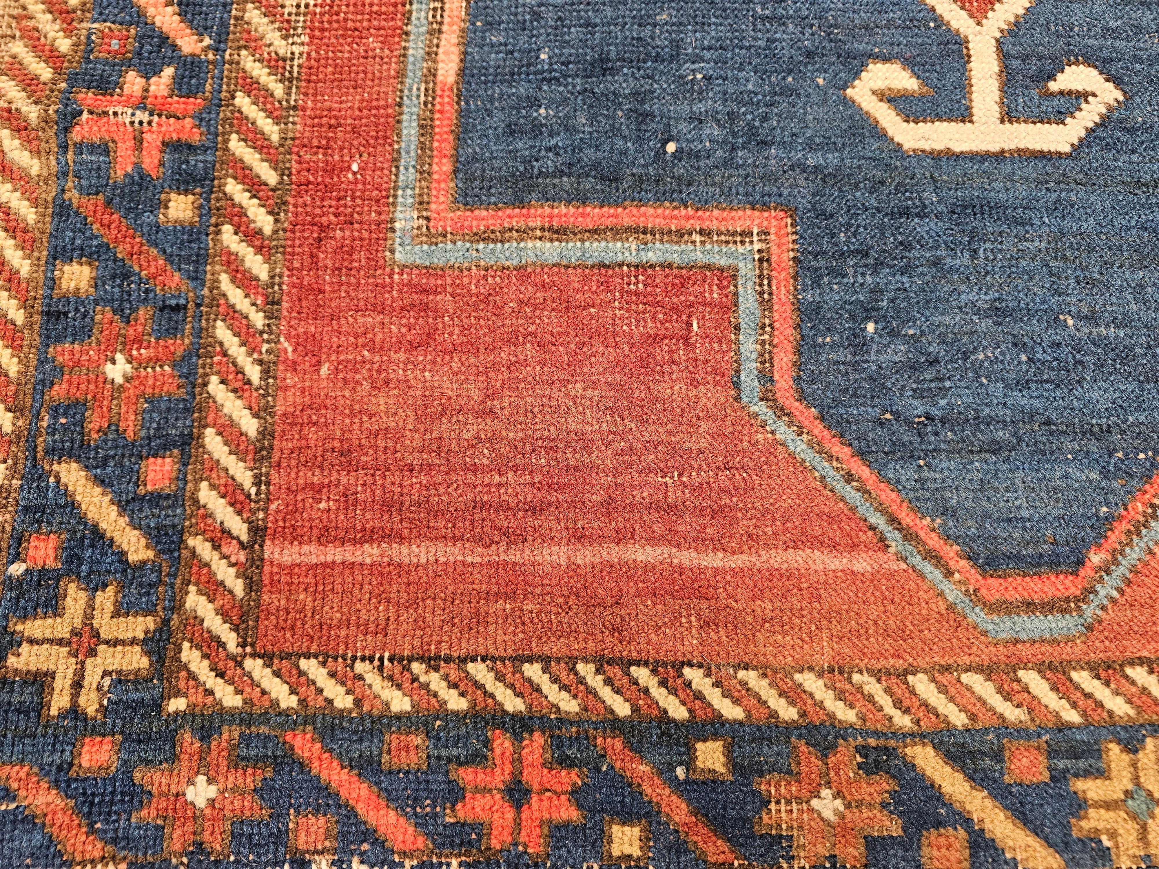 Tapis de prière Fachralo Kazak du 19ème siècle dans les tons persans, bleu marine et bleu en vente 1