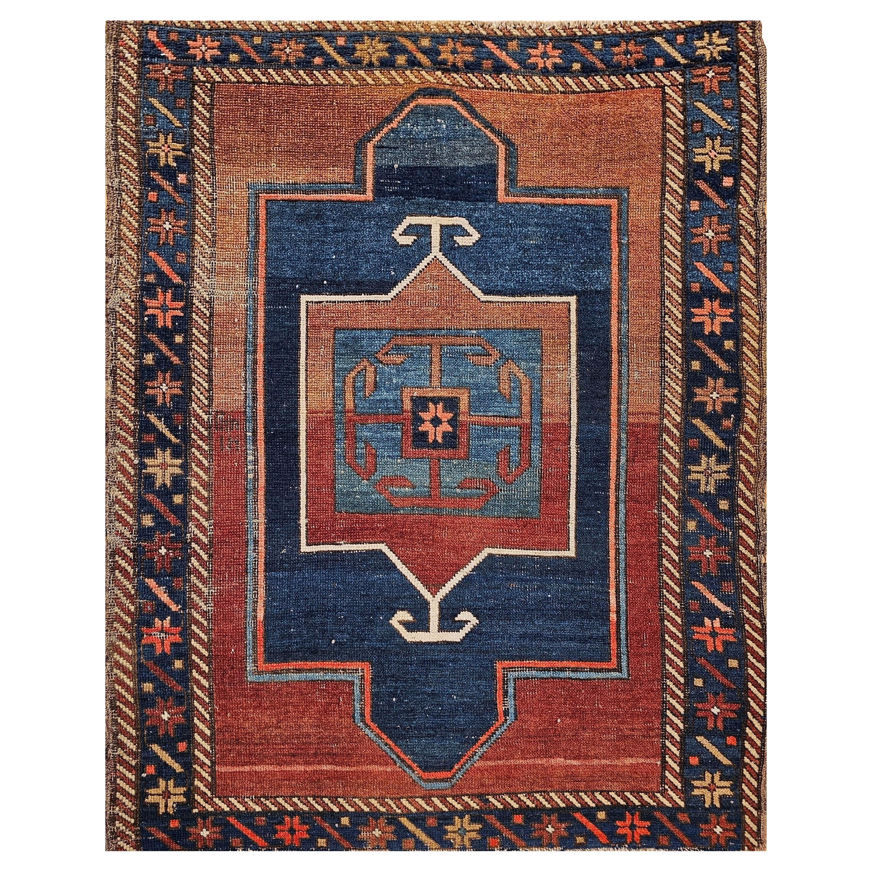 Tapis de prière Fachralo Kazak du 19ème siècle dans les tons persans, bleu marine et bleu en vente