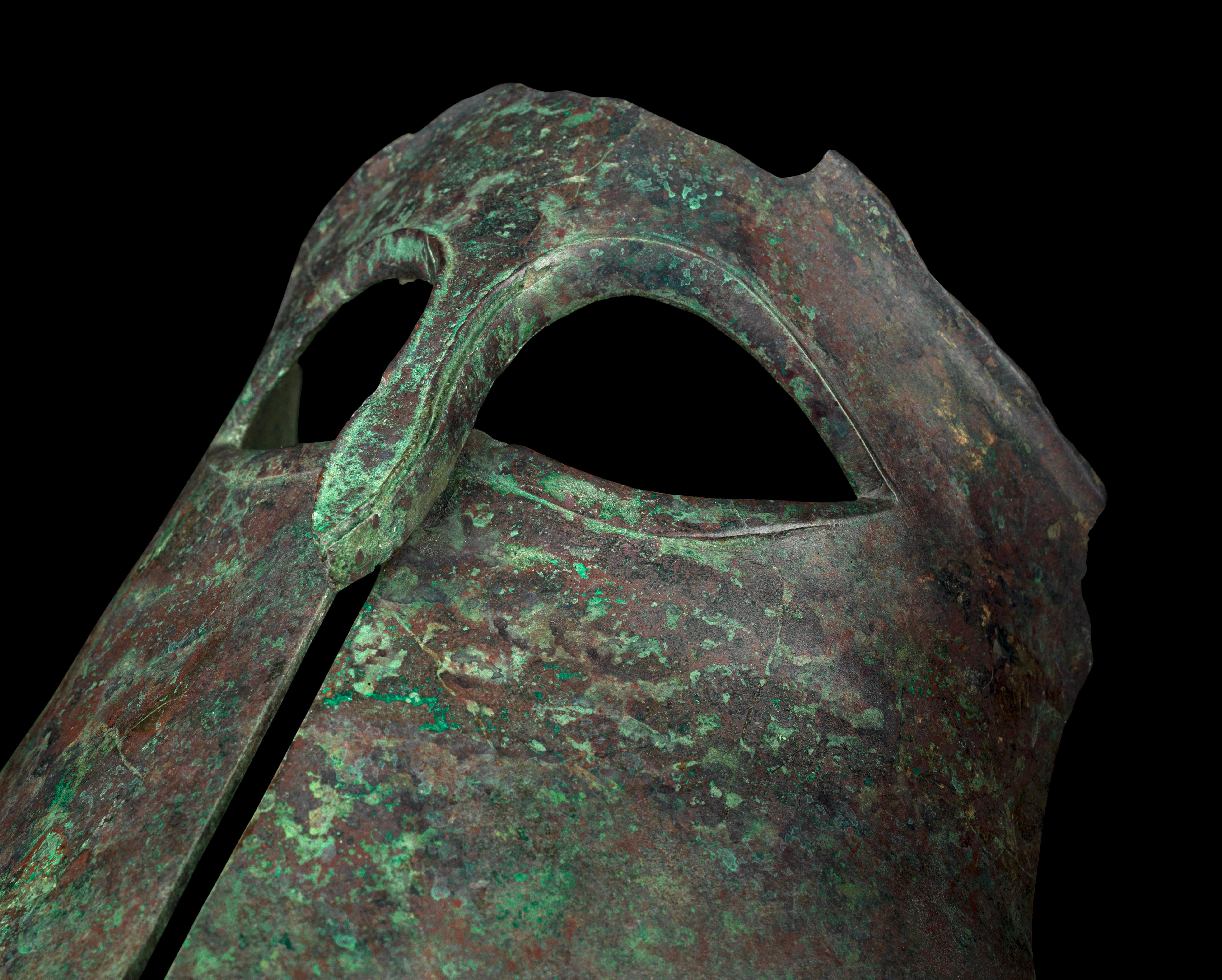 Greco Frammento facciale di un elmo corinzio in vendita