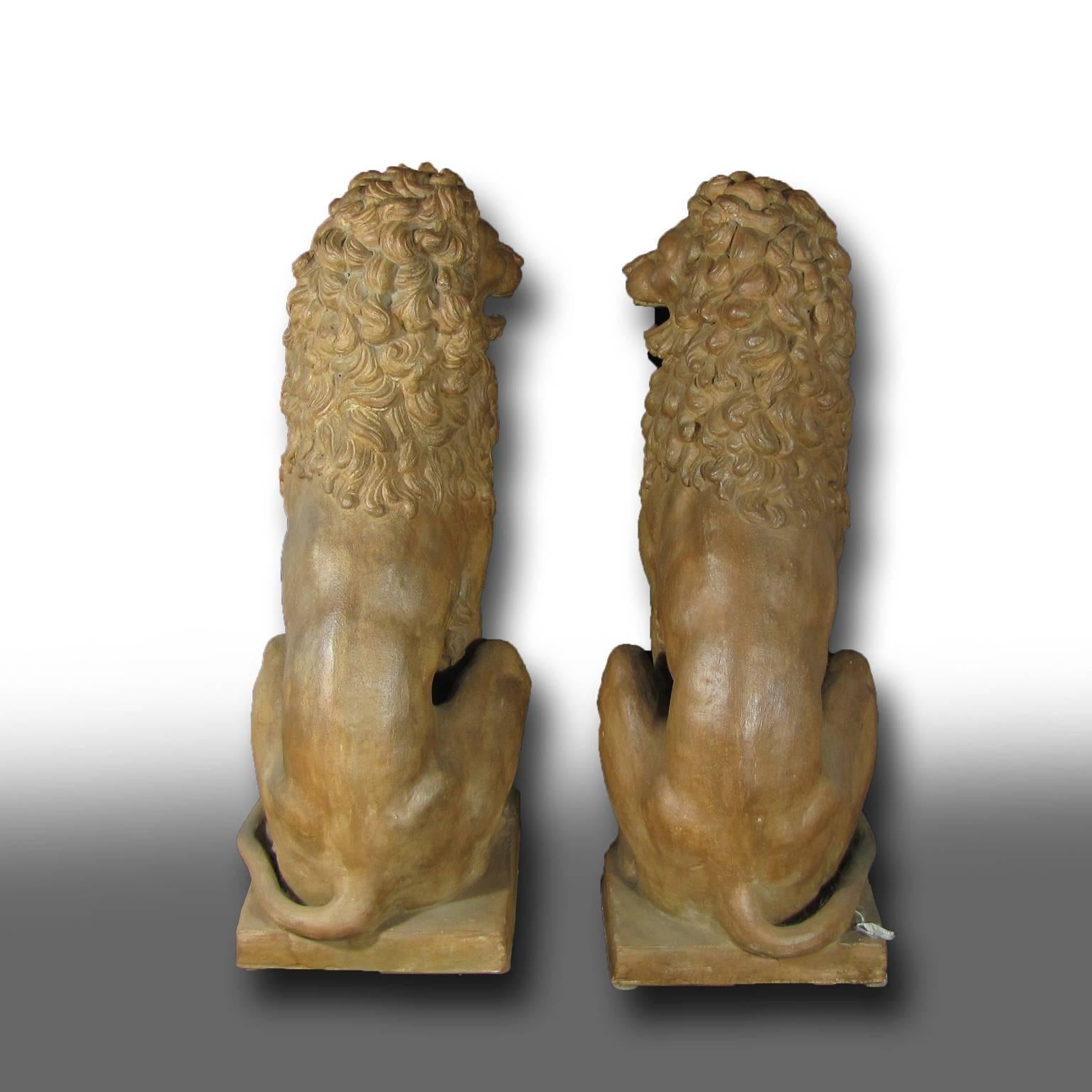 Italian Facing Pair of Early 19th Century Tuscan Terracotta Lion Sculptures For Sale