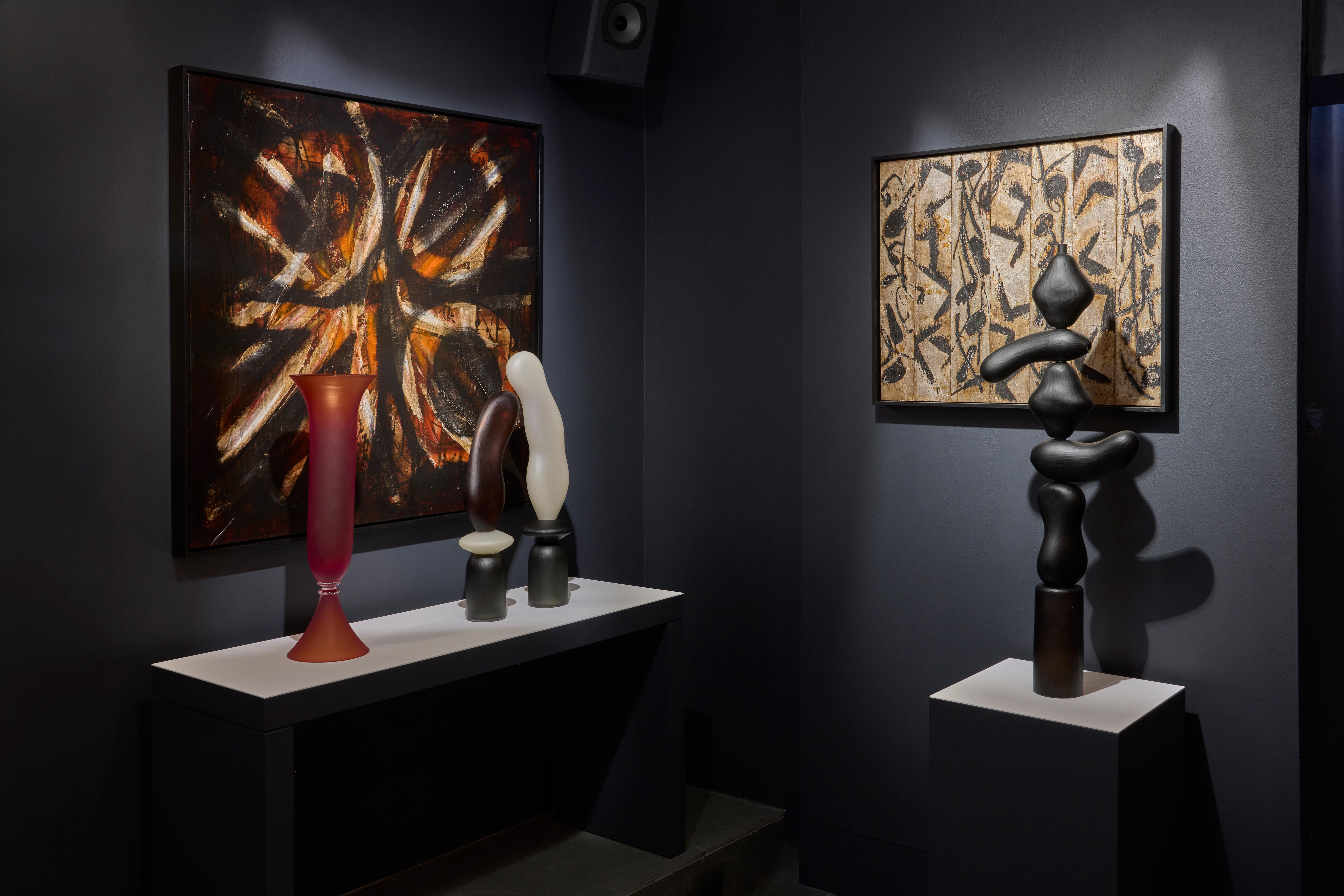 XXIe siècle et contemporain Façon de Venise in Red, un récipient en verre soufflé rouge cerise de Simon Moore en vente