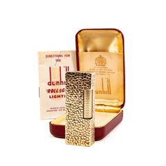 Chaqueta «Nugget» de oro de 14k de fábrica, encendedor Dunhill Rollagas en su caja, de los años 70