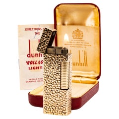 Chaqueta «Nugget» de oro de 14k de fábrica, encendedor Dunhill Rollagas en su caja, de los años 70