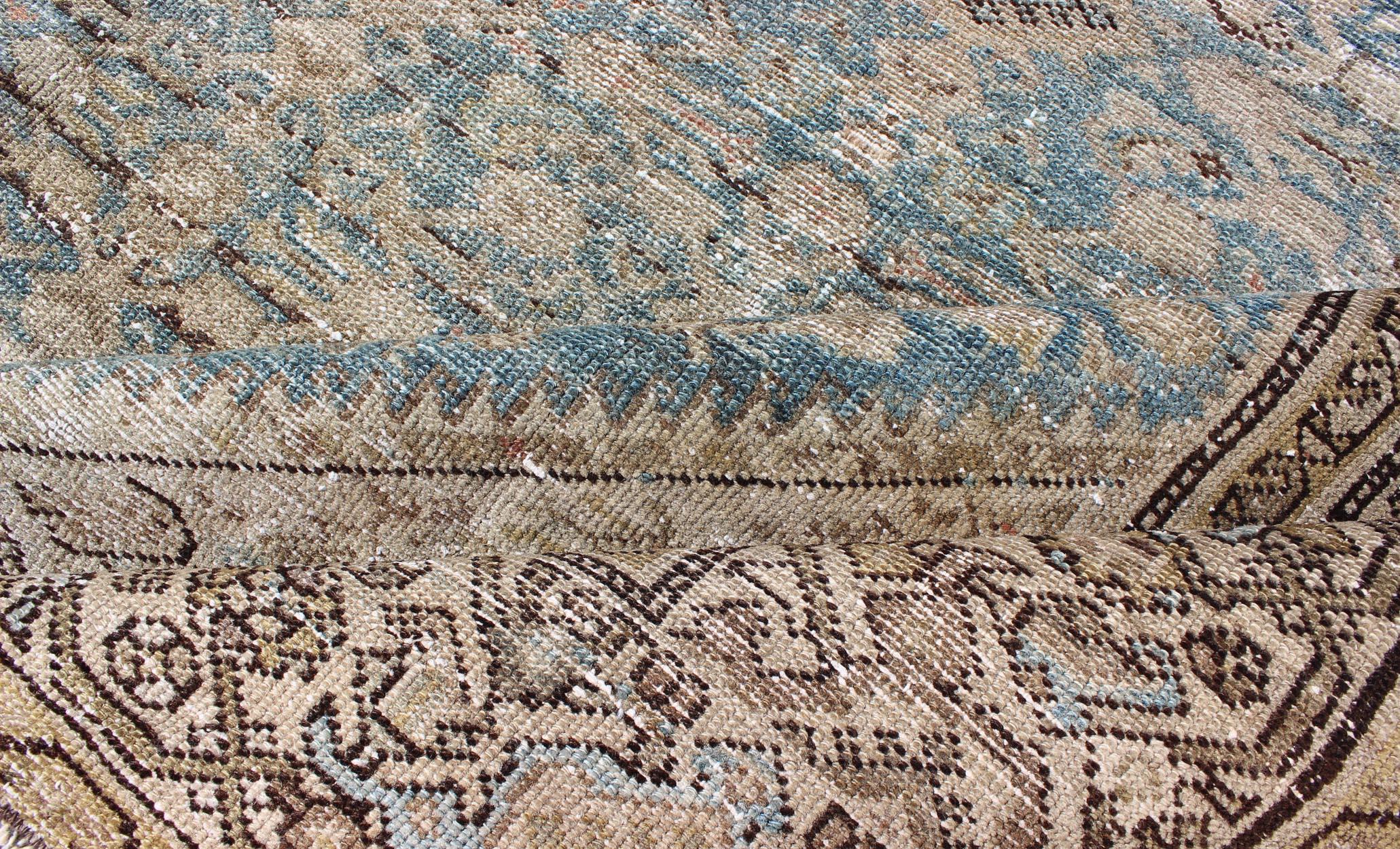 Alfombra antigua persa Malayer Gallery con diseño integral en azul y topo en Bueno Estado en Atlanta, GA