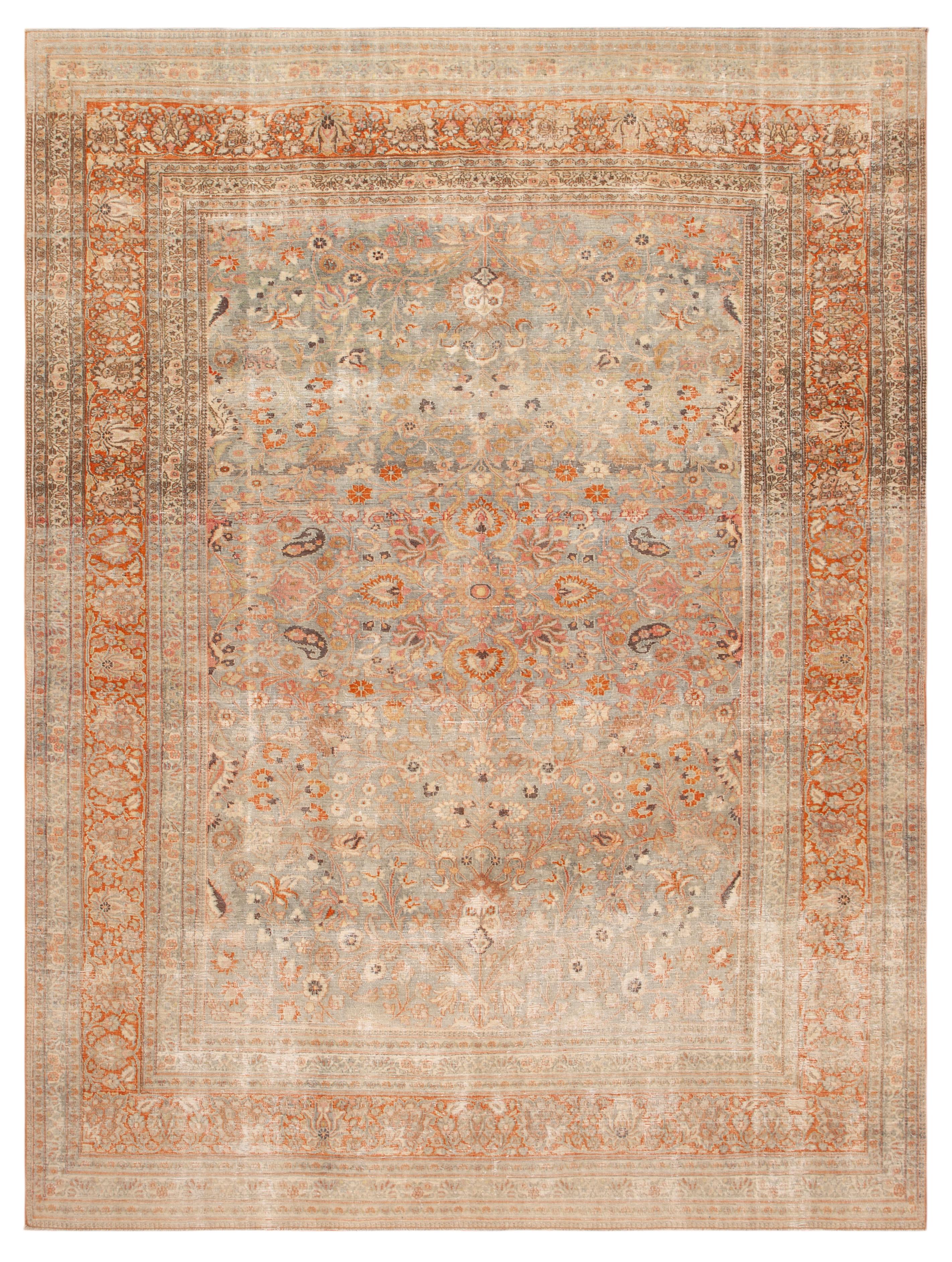 Tapis ancien persan Khorasan Faded Bloom avec champ floral céleste Bon état - En vente à New York, NY