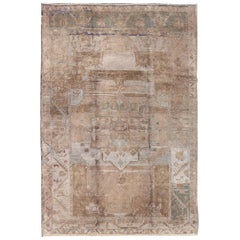 Tapis d'Oushak de Turquie vintage brun et gris délavé avec motif de médaillon