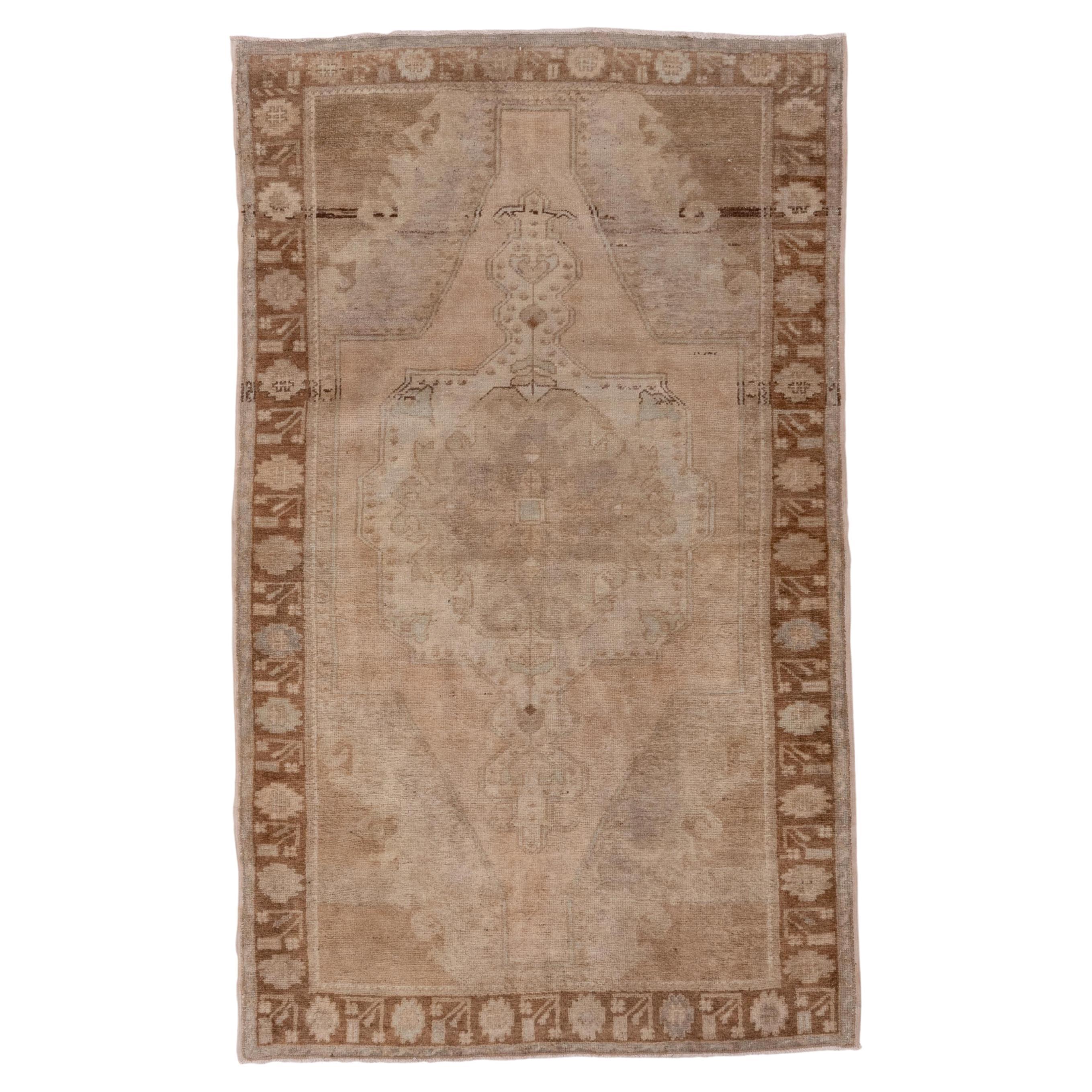 Faded Central Medallion on Crisp Khaki Field - Oushak 1930s For Sale