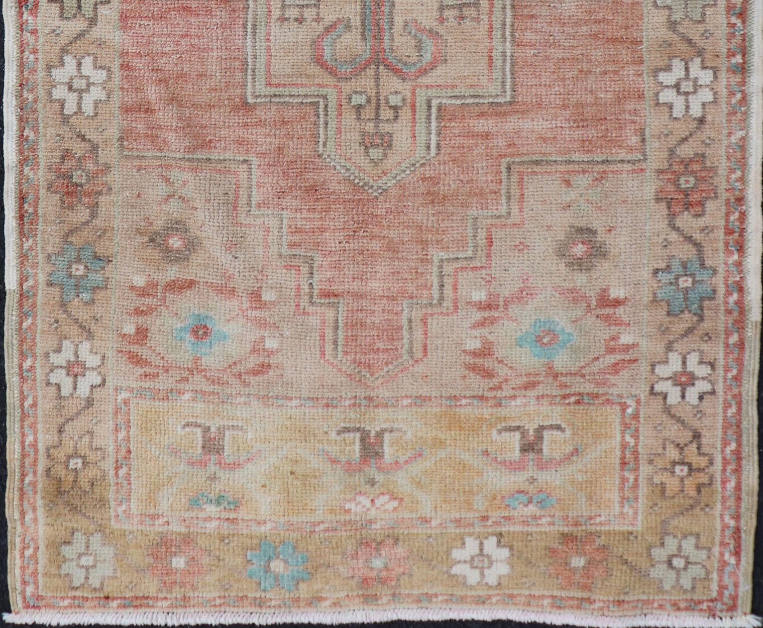 Faded Coral and Taupe Vintage Turkish Oushak Rug with Layered Medallion Design In Good Condition For Sale In Atlanta, GA