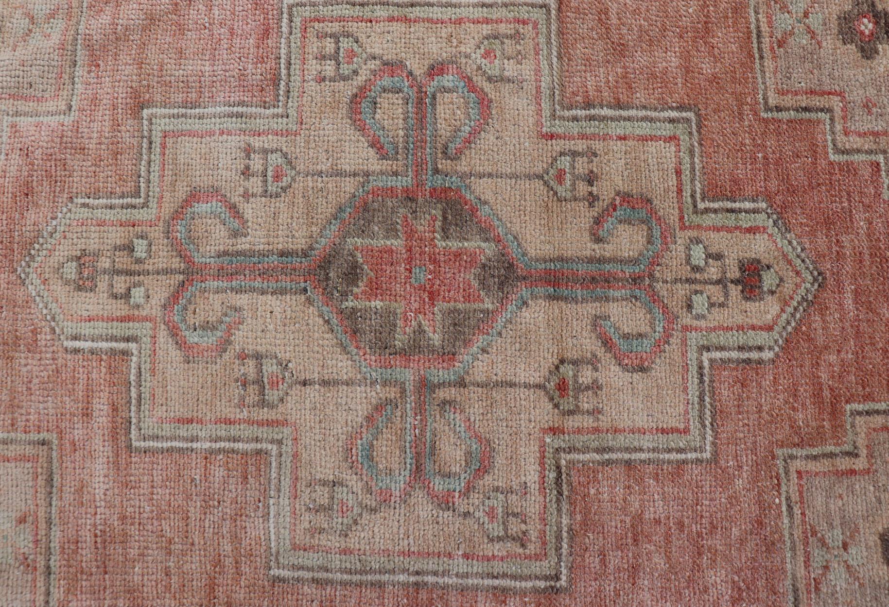 Faded Coral and Taupe Vintage Turkish Oushak Rug with Layered Medallion Design For Sale 2