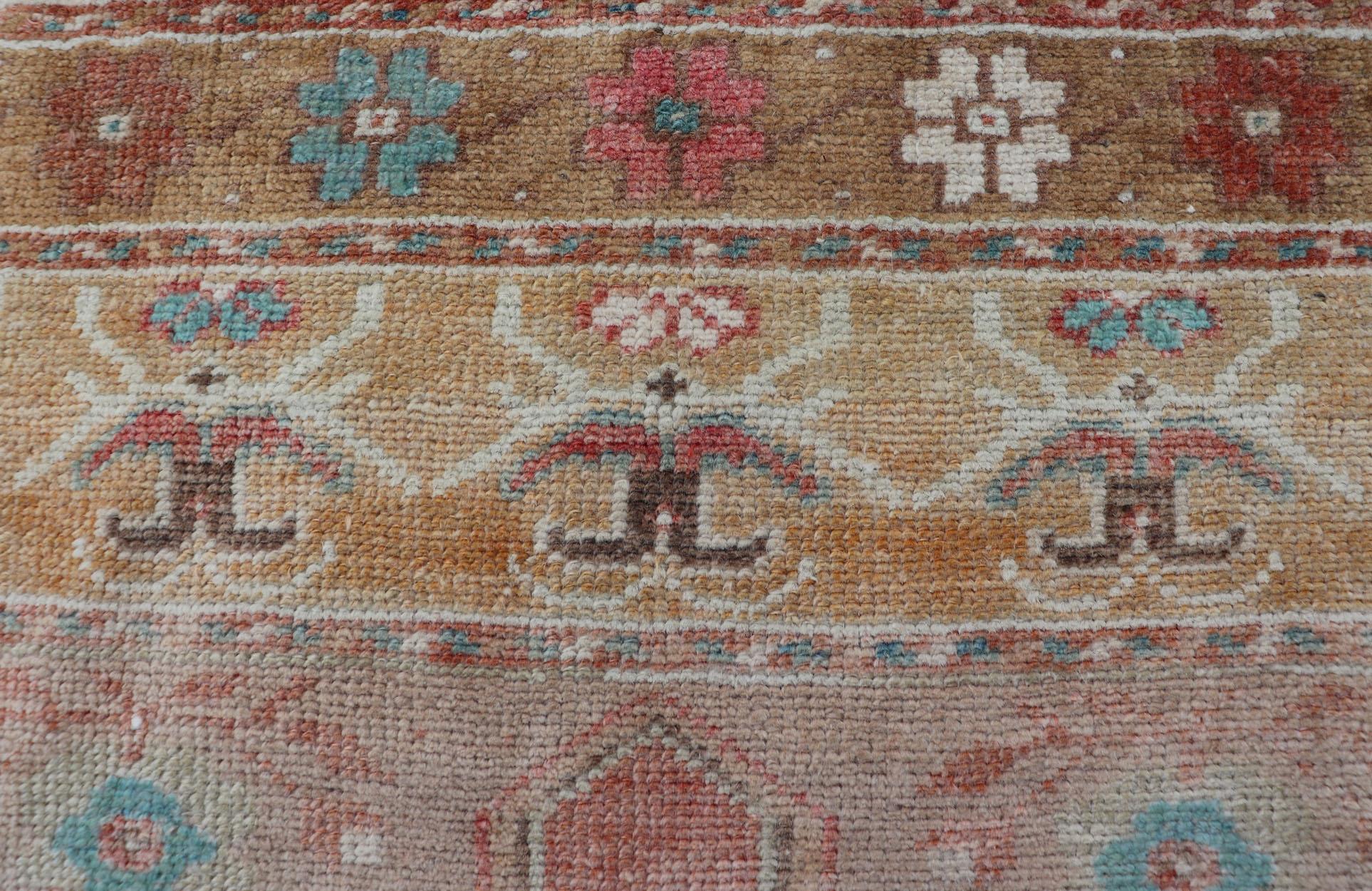 Faded Coral and Taupe Vintage Turkish Oushak Rug with Layered Medallion Design For Sale 3