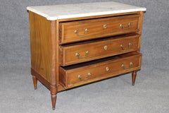 Verblasstes Mahagoni Weiß Carrara Marmor Jansen Stil Directoire Stil Kommode