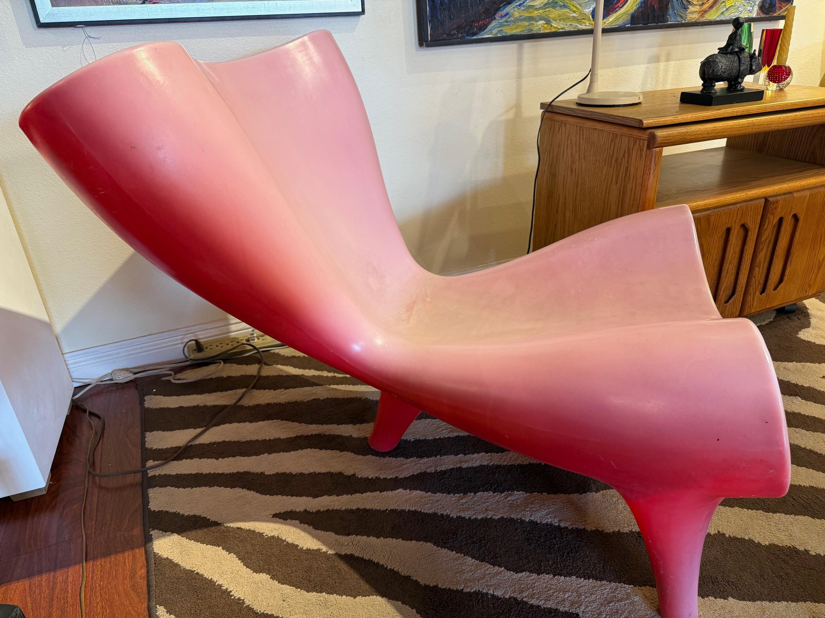 Faded Pink Plastic Orgone Chair von Marc Newson (amerikanisch) im Angebot