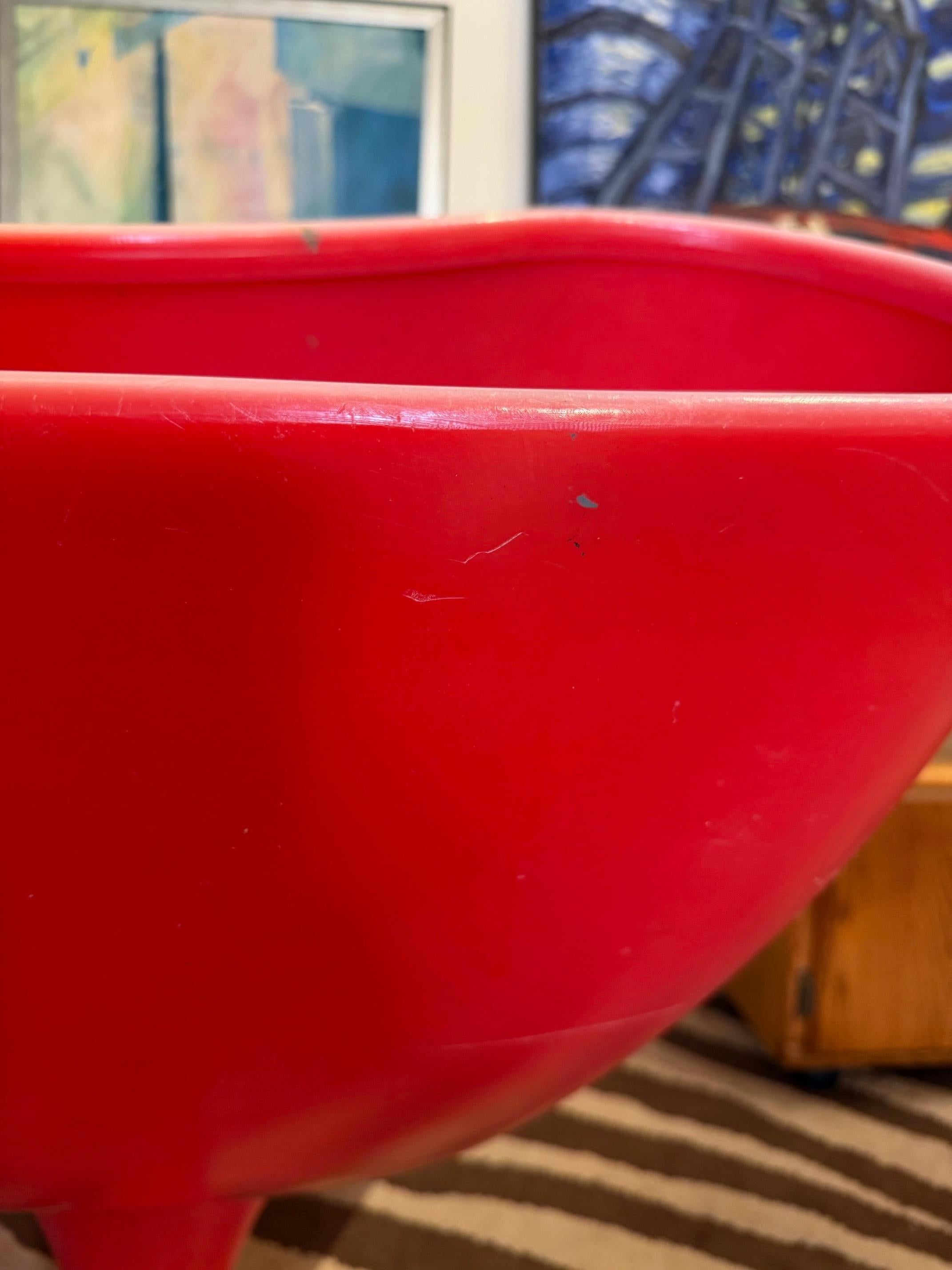 Faded Pink Plastic Orgone Chair von Marc Newson (Ende des 20. Jahrhunderts) im Angebot