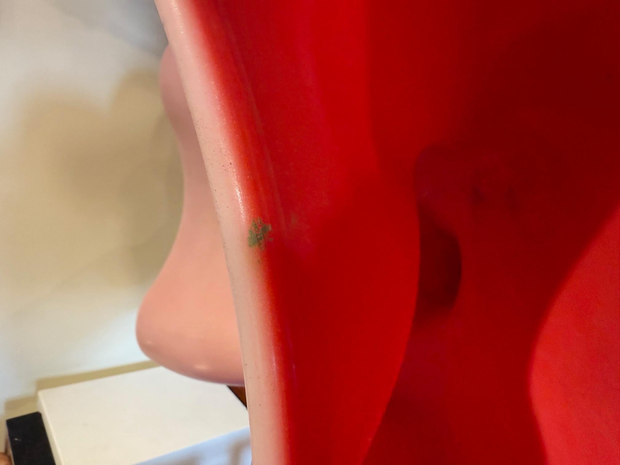 Faded Pink Plastic Orgone Chair von Marc Newson im Angebot 1