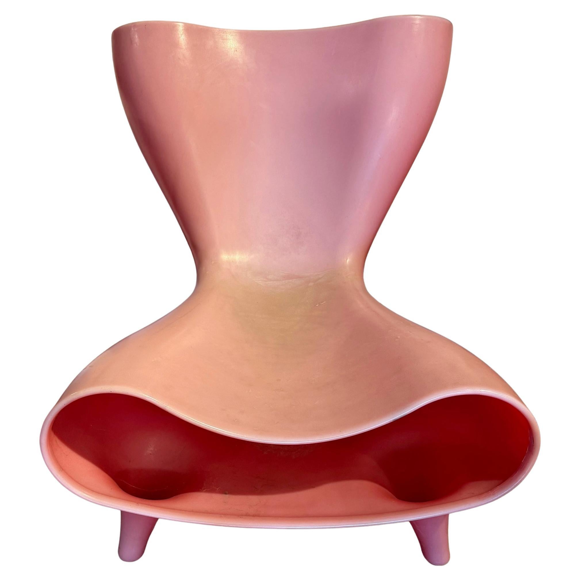 Sedia Orgone in plastica rosa sbiadita di Marc Newson