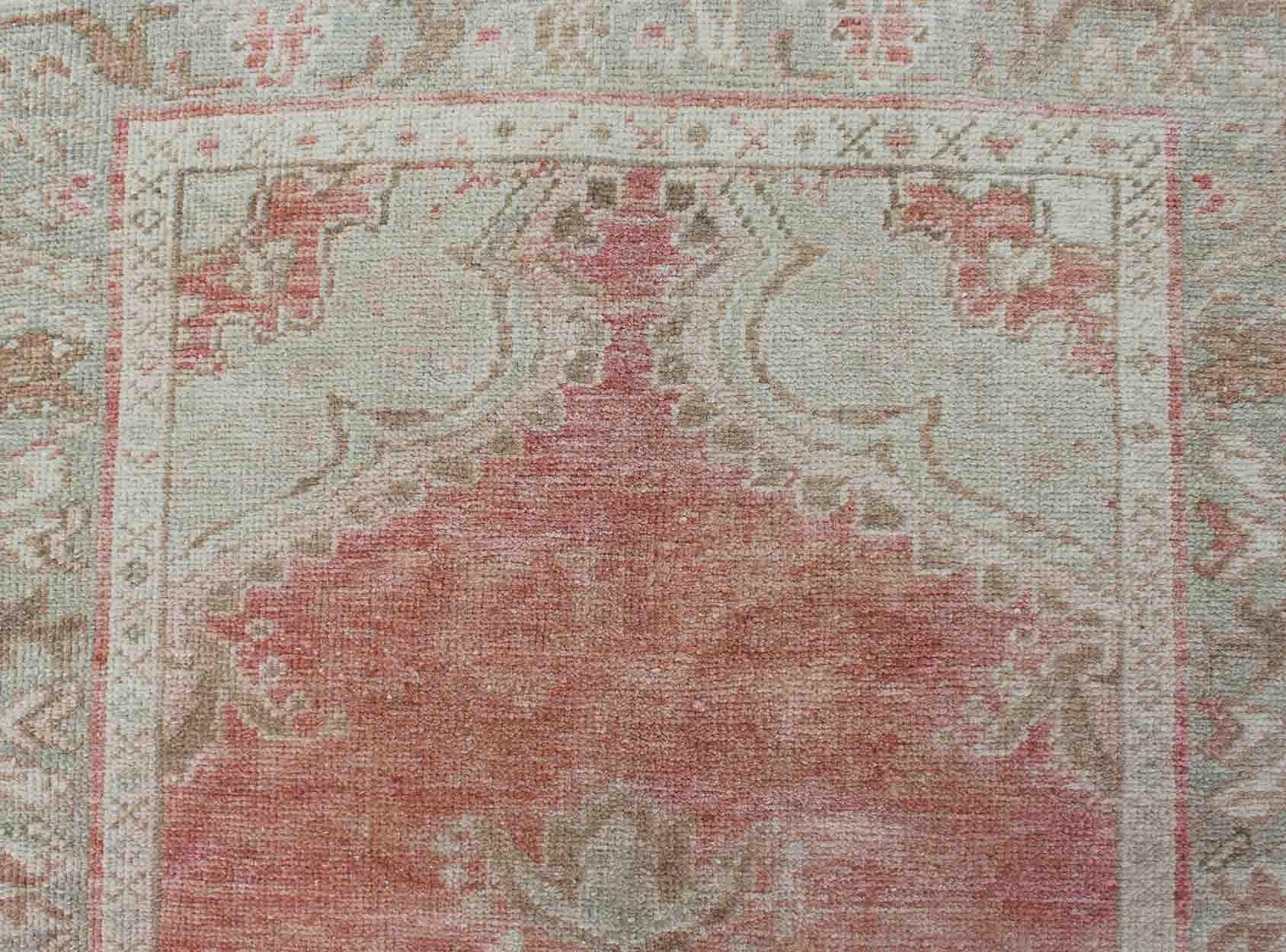 Faded Red and Taupe Vintage Turkish Oushak Rug with Layered Medallion Design For Sale 4