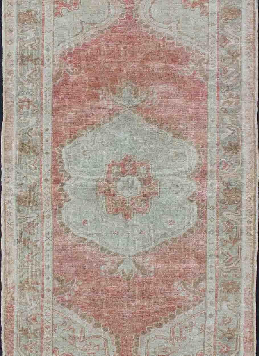 Faded Red and Taupe Vintage Turkish Oushak Rug with Layered Medallion Design In Good Condition For Sale In Atlanta, GA
