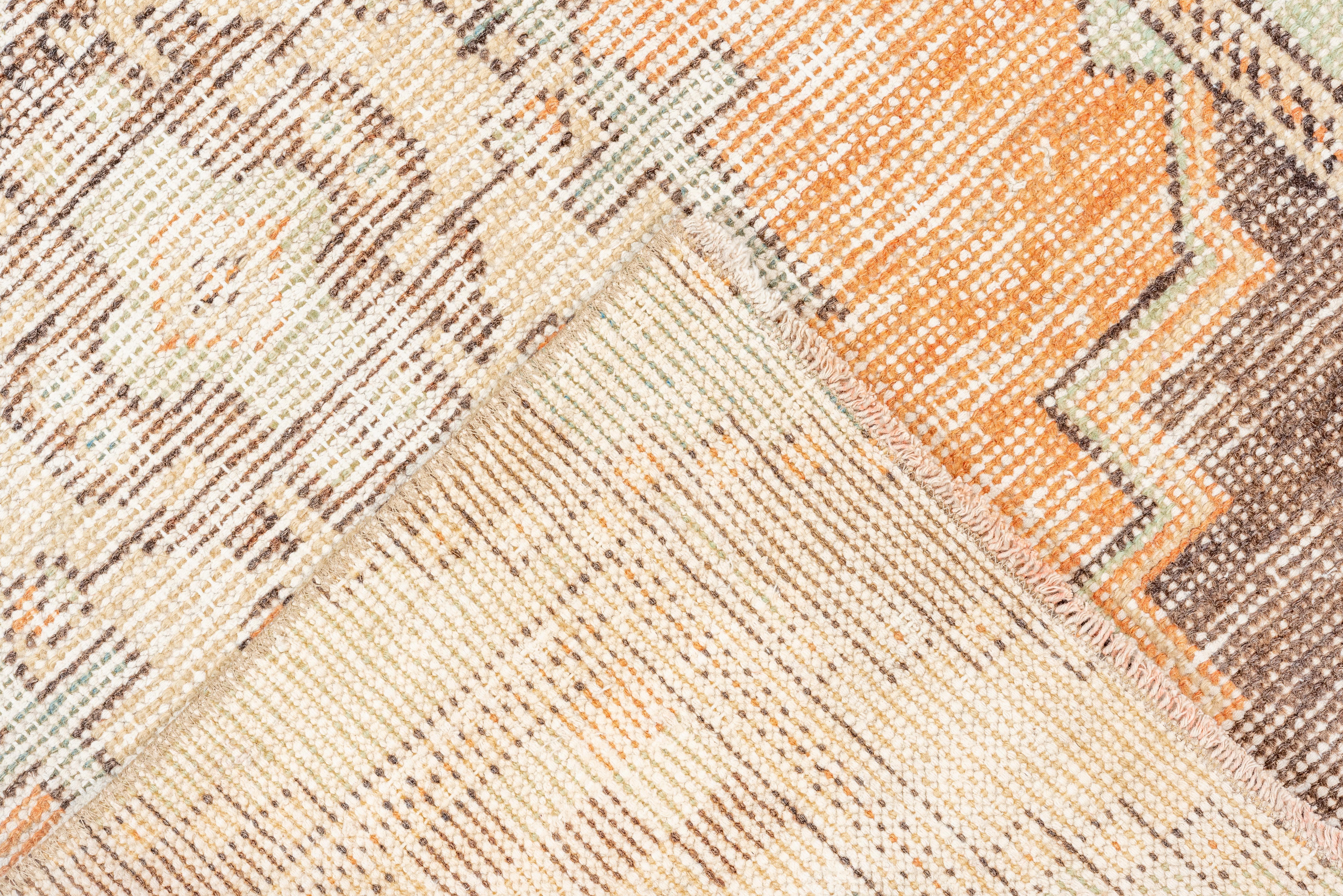Faded Tangerine Oushak Läufer - Medaillon & Zickzack-Bordüre im Zustand „Gut“ im Angebot in New York, NY