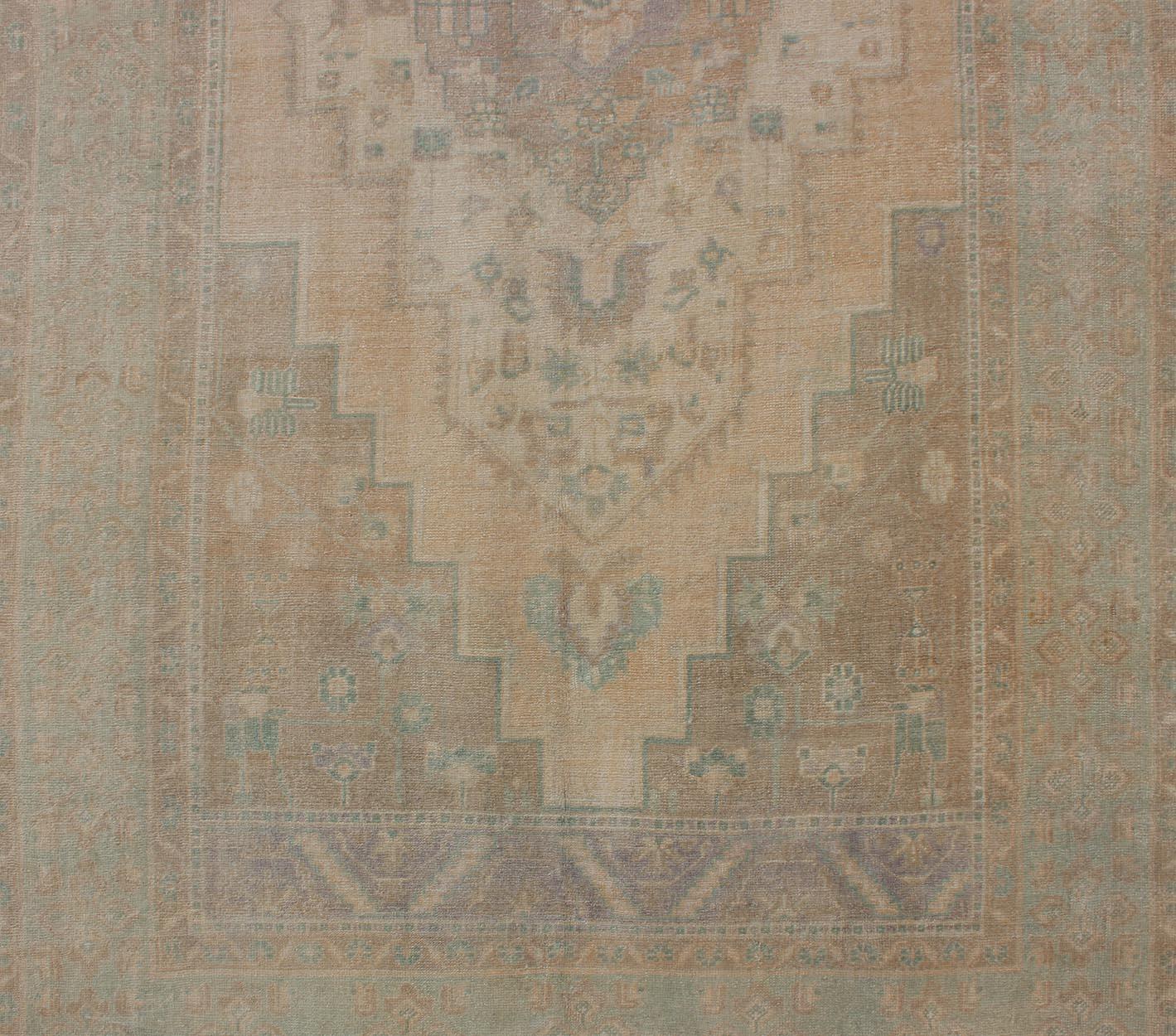 Faded Turkish Oushak with Medallion with Muted Colors of Tan, Muted Light Peach For Sale 6