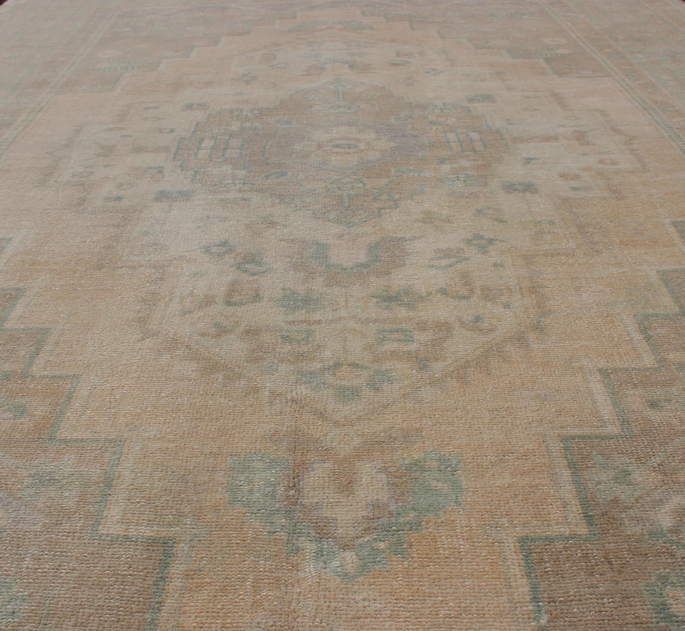 Faded Turkish Oushak with Medallion with Muted Colors of Tan, Muted Light Peach For Sale 2