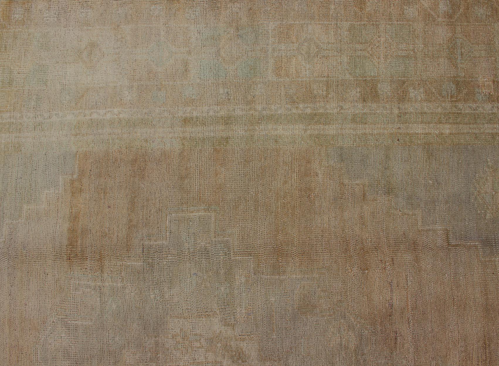 Faded Vintage Turkish Oushak Medallion Rug in Taupe, Tan, Gray For Sale 2
