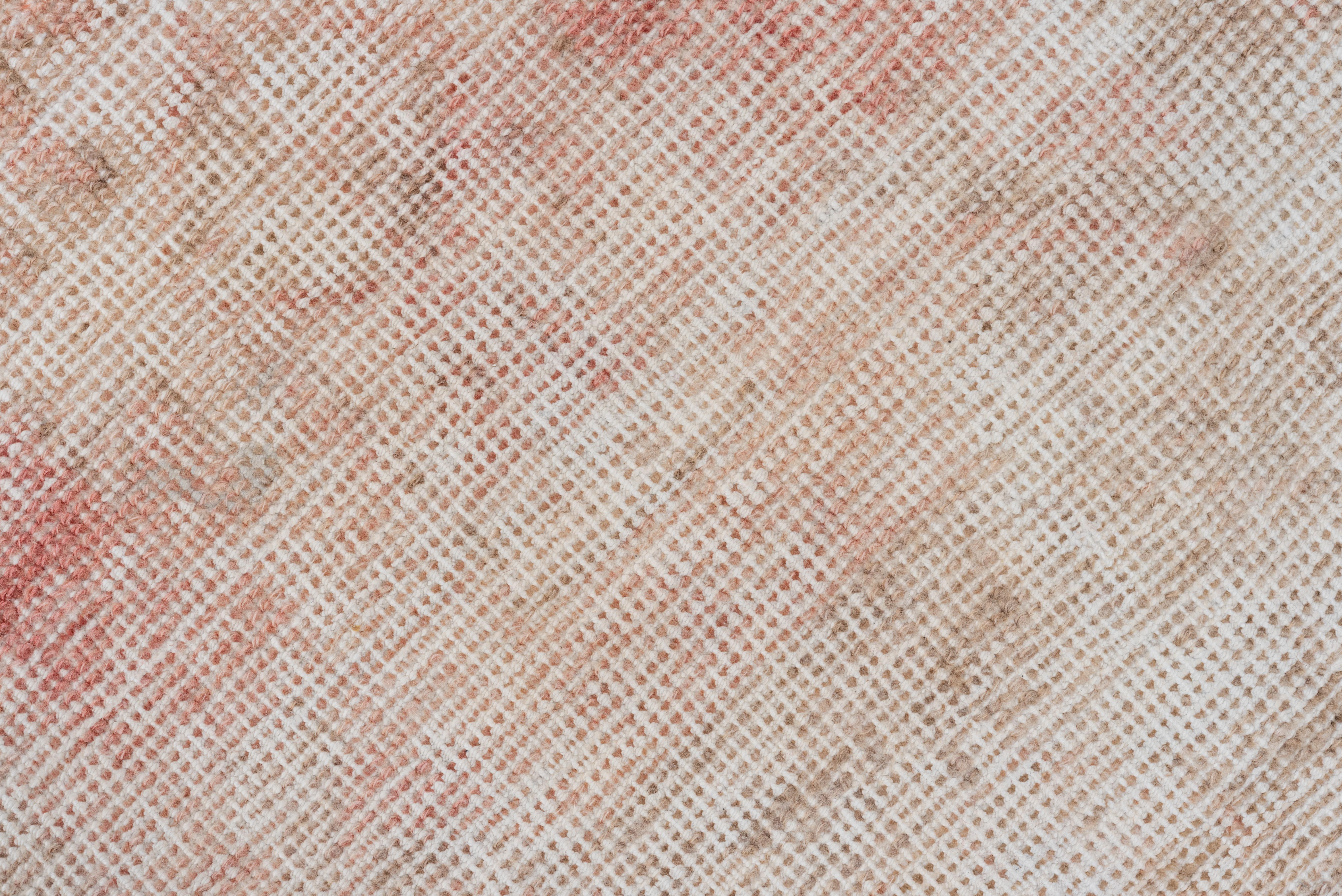 Verblasster Läufer aus Oushak im Vintage-Look - dezentes Medaillon in Blush- und Beigetönen (20. Jahrhundert) im Angebot