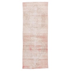 Traves de Mesa Oushak Vintage Desteñido - Medallón Sutil en Tonos Blush y Beige