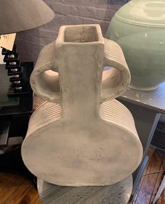 Jarrón de dos asas blanco descolorido, China, Contemporáneo