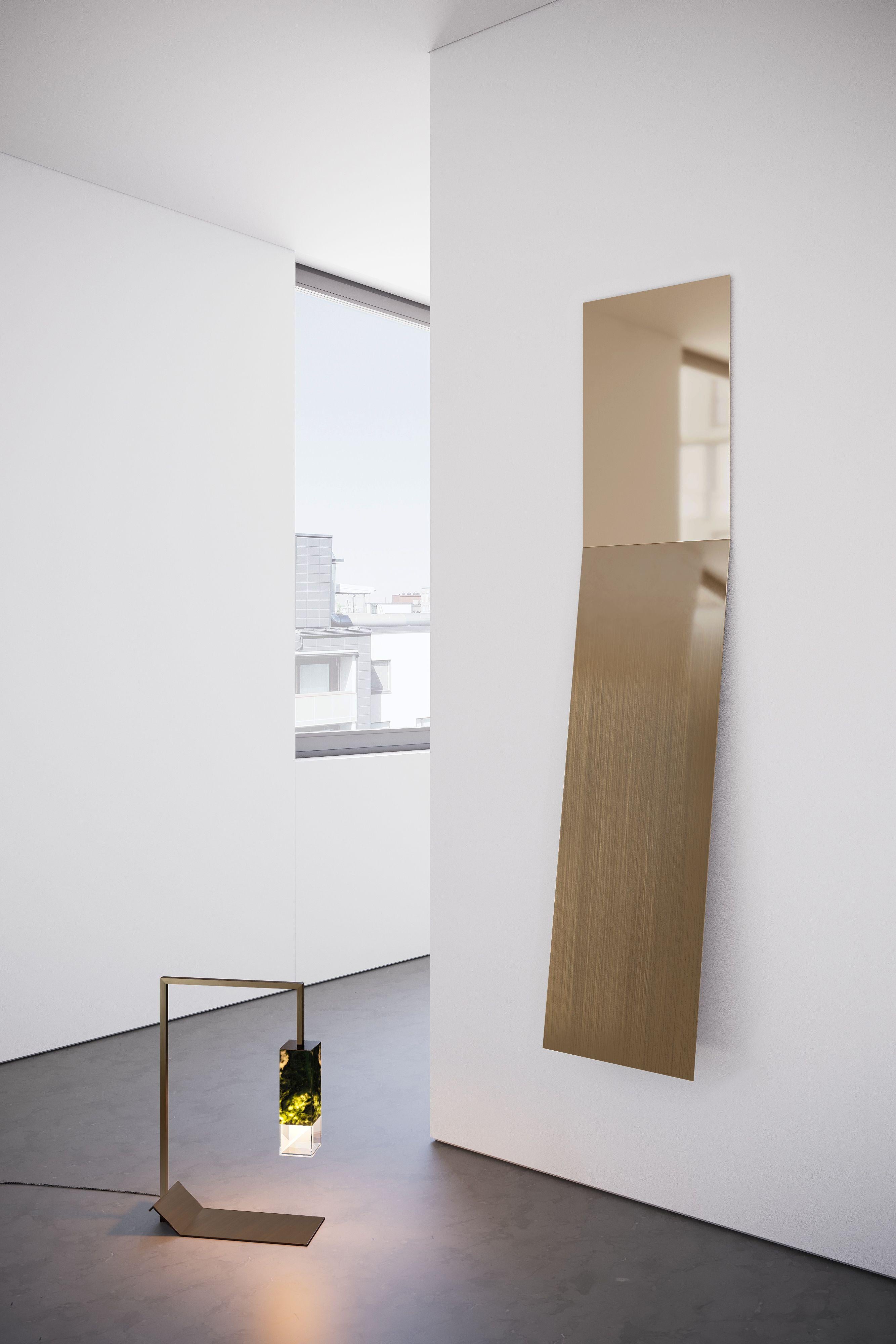 Moderne Miroir en laiton décoloré par Formaminima en vente