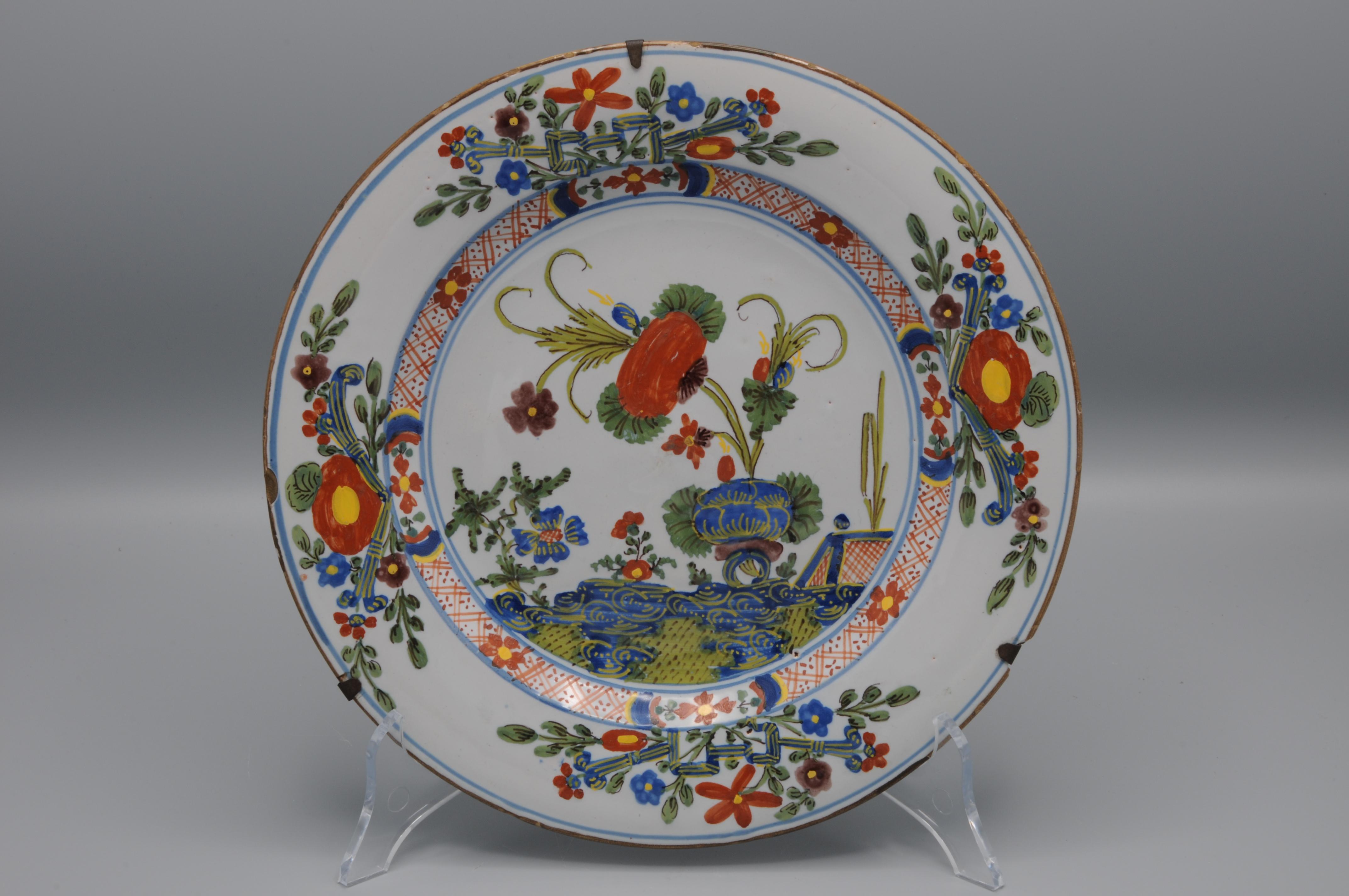 Chinoiserie Faenza - Garofano decor plate, late 18th century
