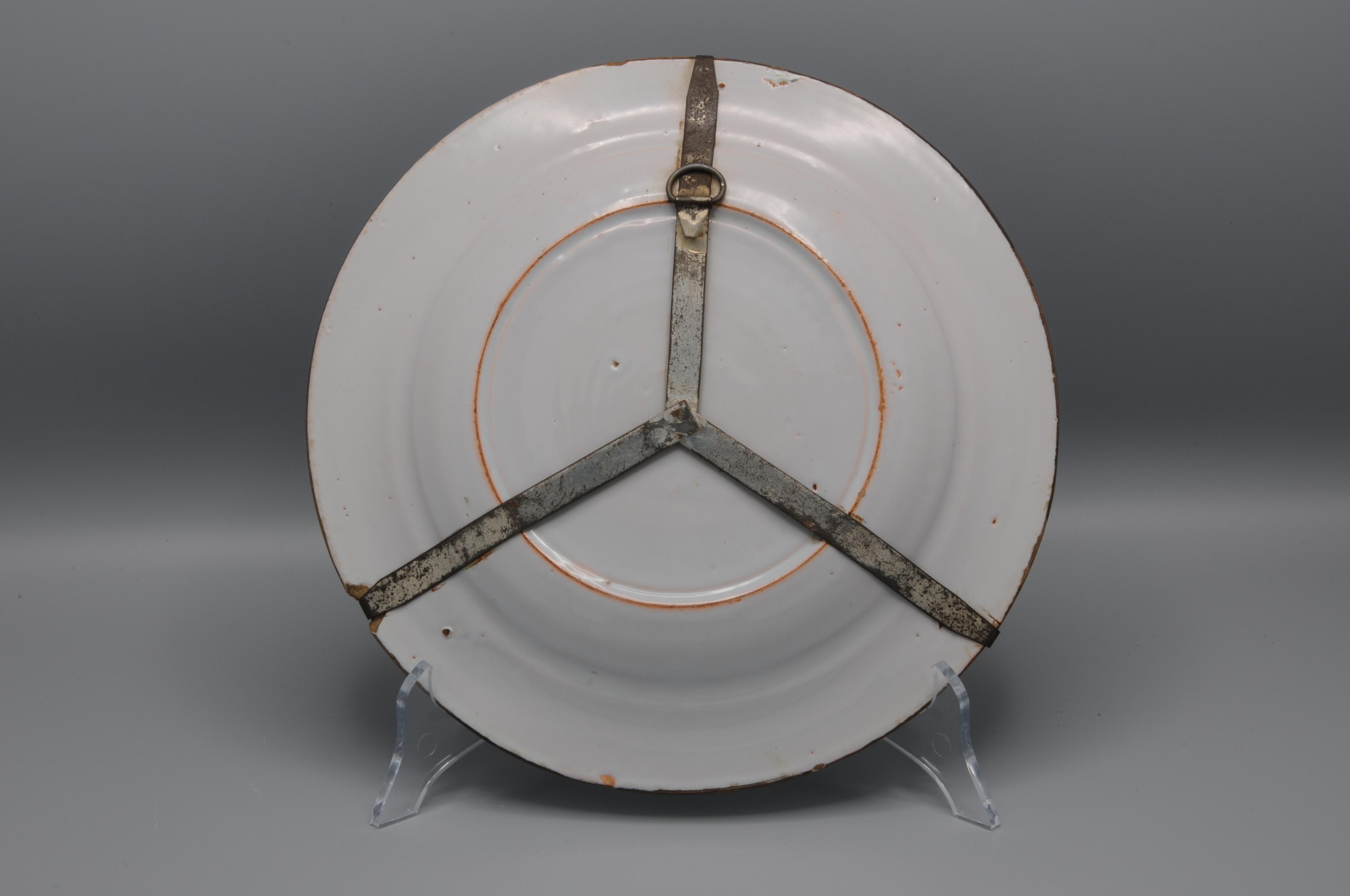 18th Century Faenza - Garofano decor plate, late 18th century