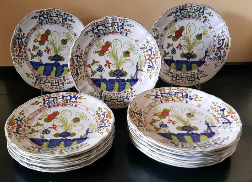 We kindly suggest you read the whole description, because with it we try to give you detailed technical and historical information to guarantee the authenticity of our objects. 
Tableware composed of 12 iconic ceramic flat plates from Faenza