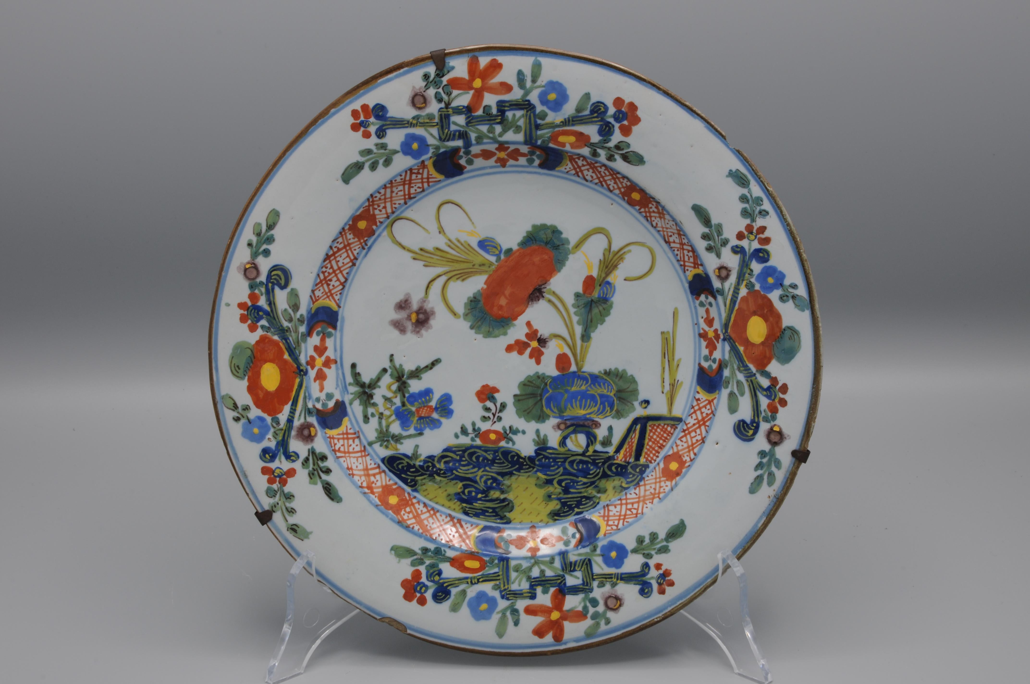 Hand-Painted Faenza - set of plates, Garofano decor late 18th century For Sale