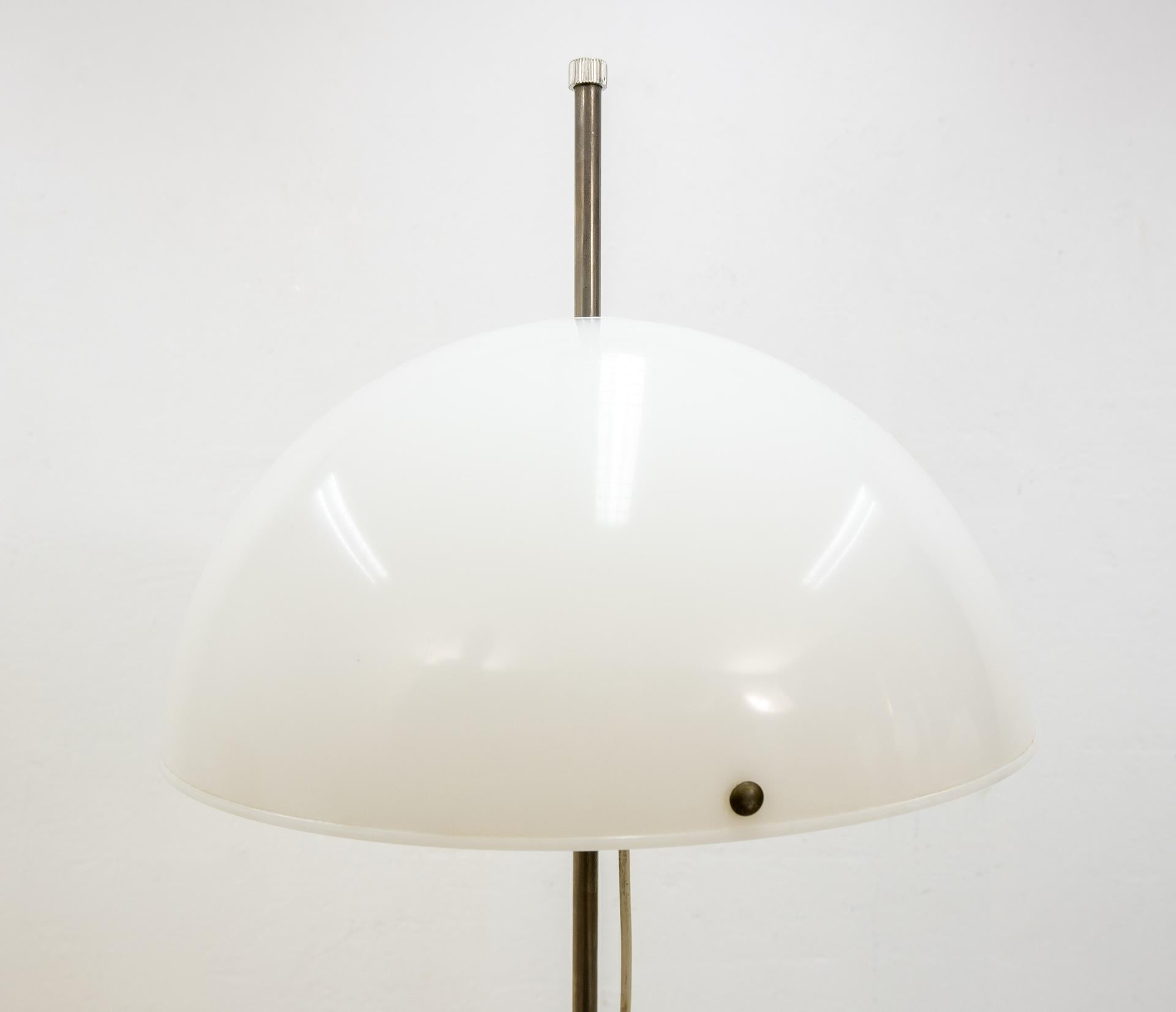 white mushroom floor lamp