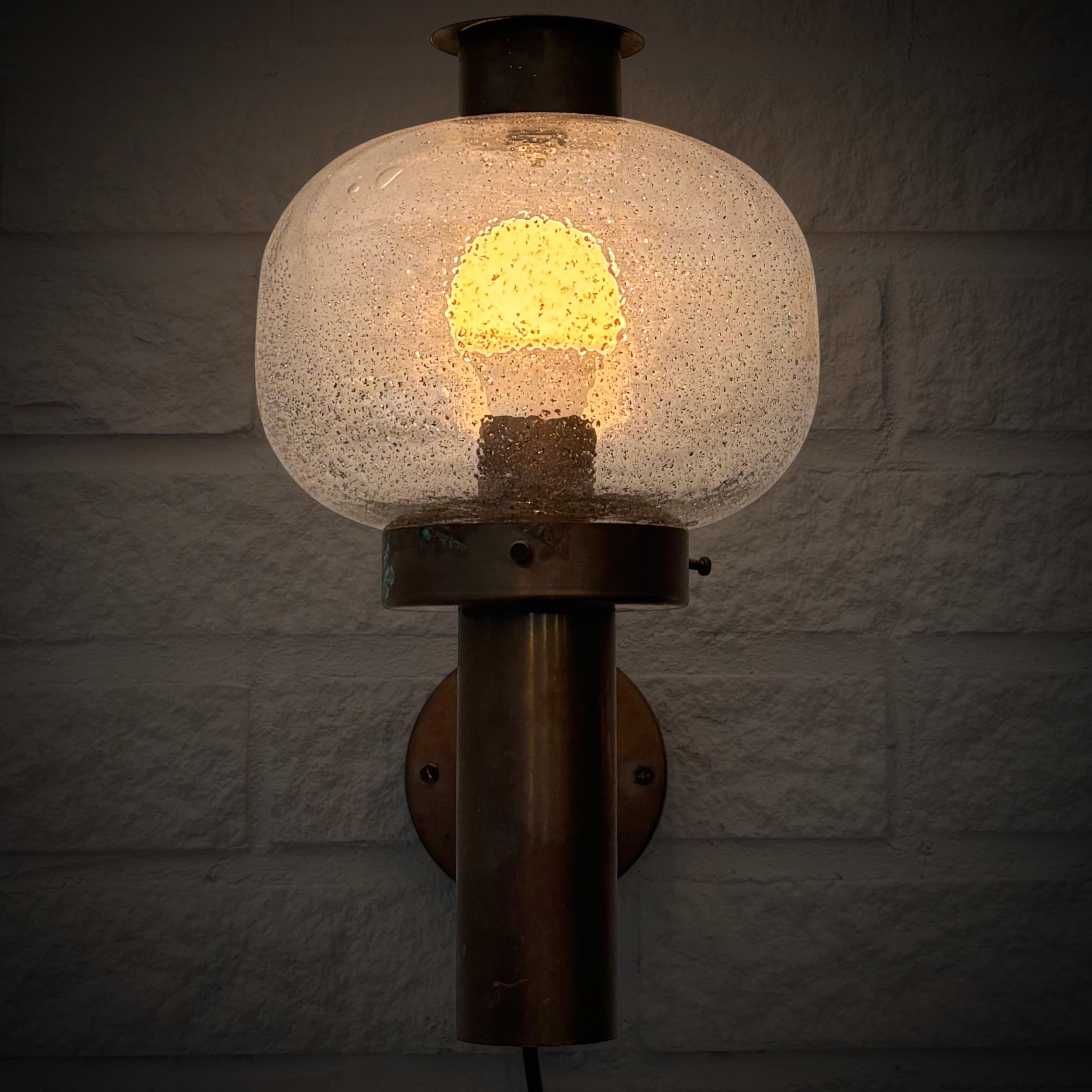 Fagerhult mid century outdoor facade lamp, copper and glass, Sweden, 1970s im Zustand „Gut“ im Angebot in Forserum, SE