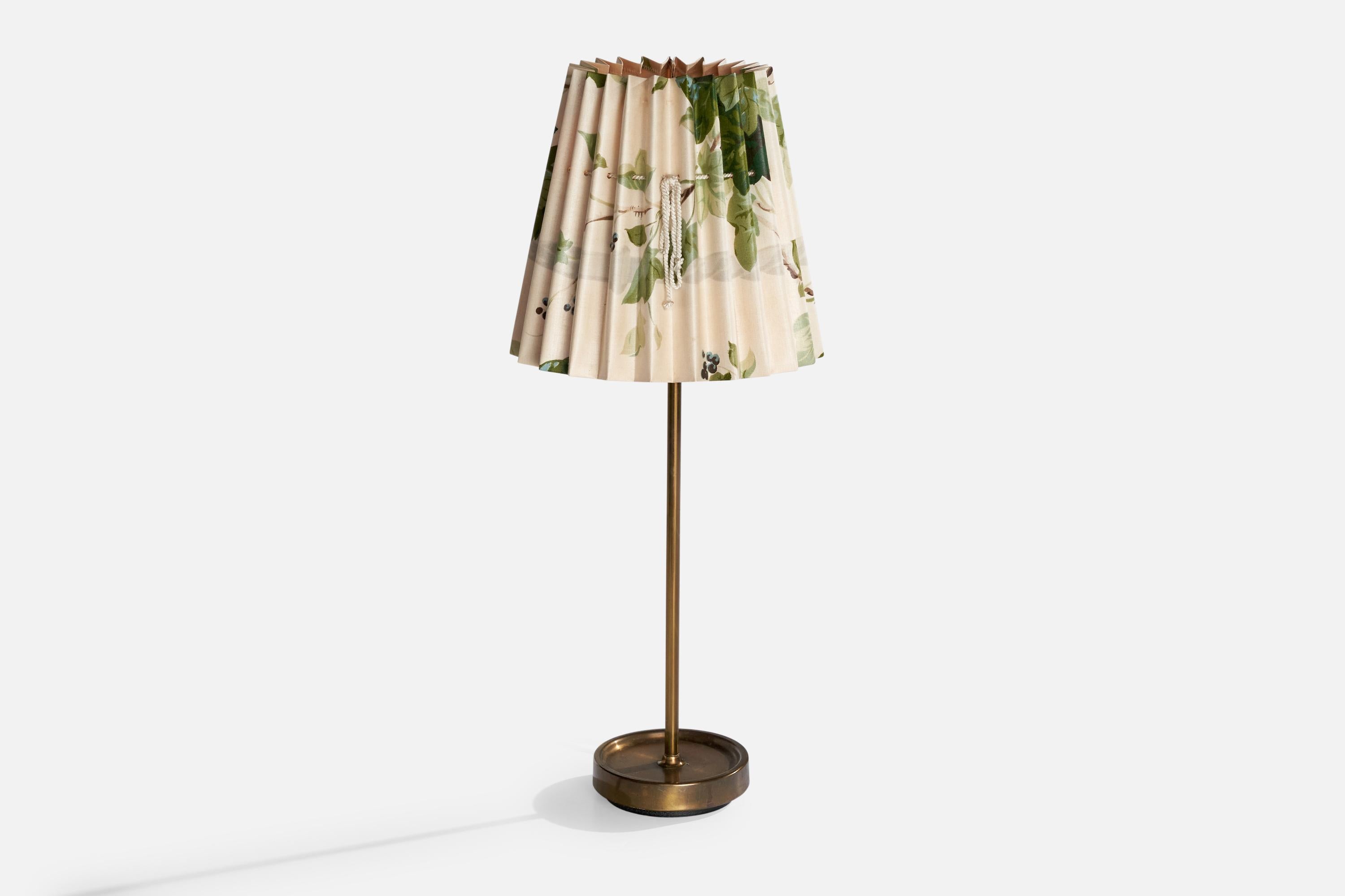 Scandinave moderne Fagerhults, lampe de table, laiton, tissu, Suède, années 1950 en vente