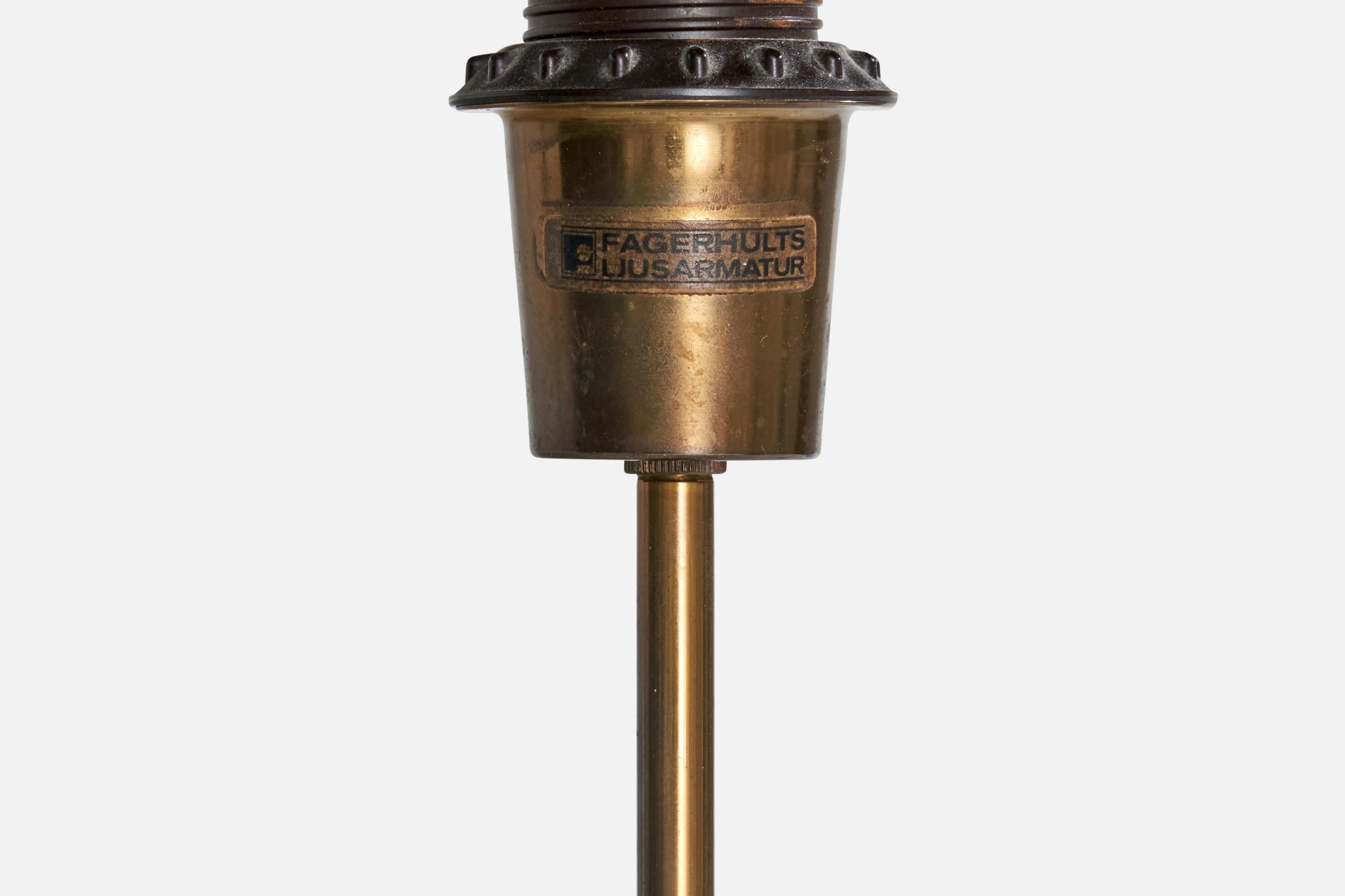 Fagerhults, lampe de table, laiton, tissu, Suède, années 1950 Bon état - En vente à High Point, NC