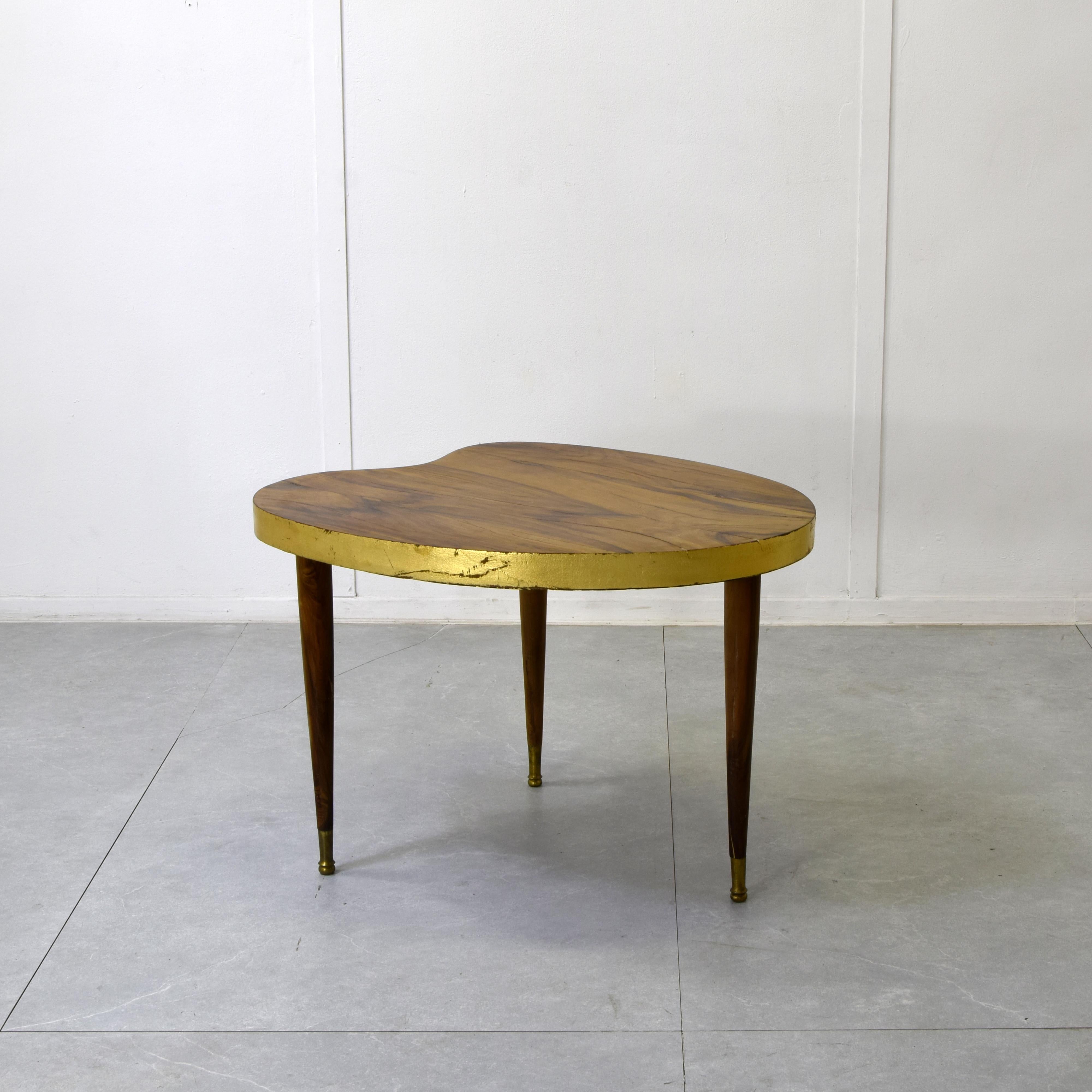 Mid-Century Modern 'Fagiolo' coffee table, Italian production 1960s For Sale