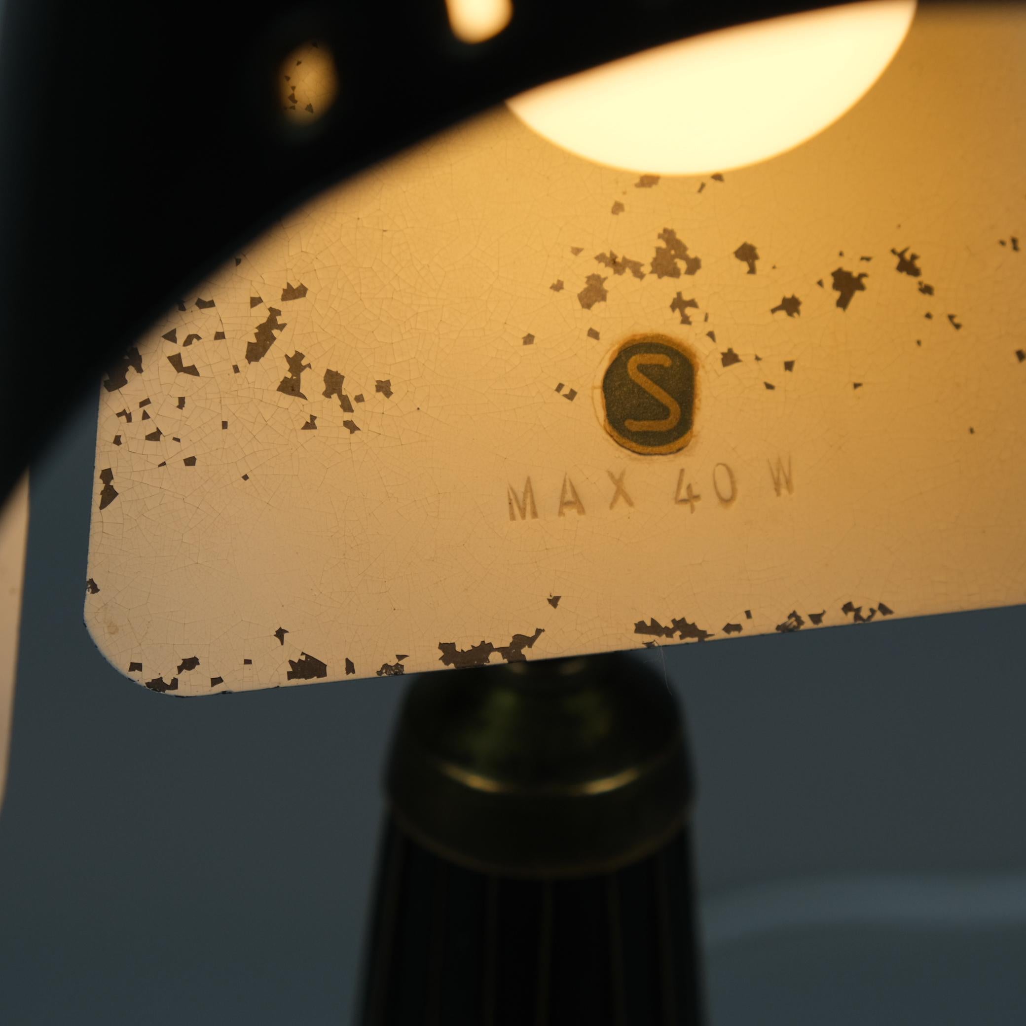 Lampe de table ajustable du milieu du siècle en laiton et noir, Suède, années 1950 en vente 2