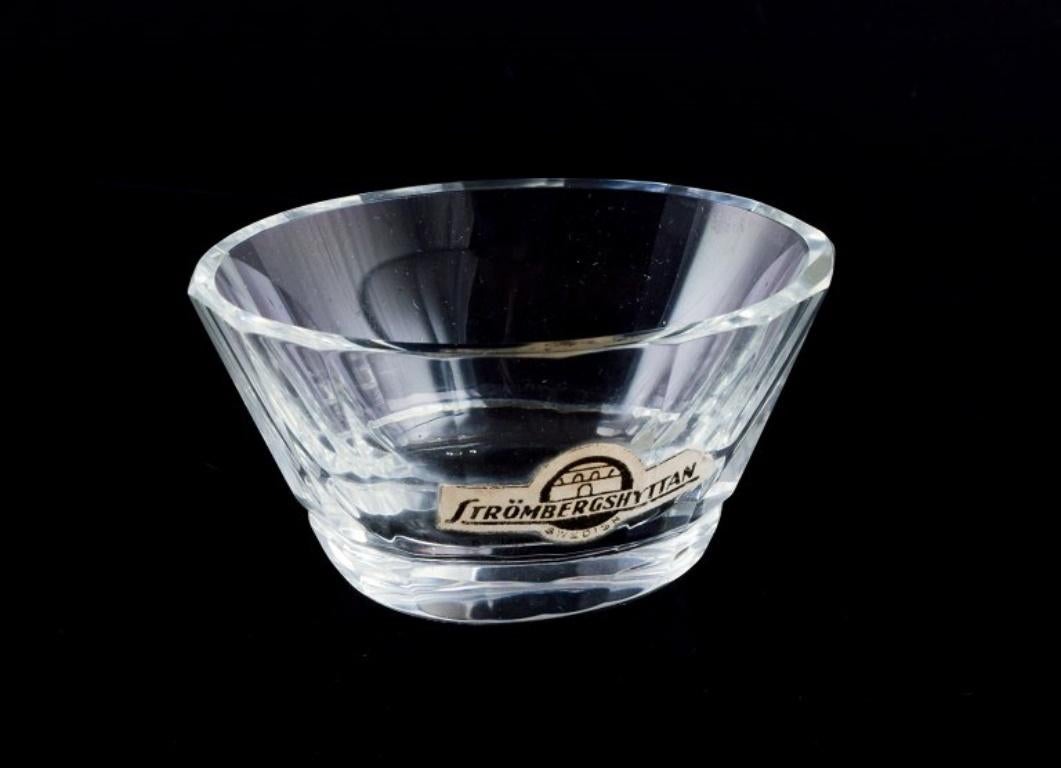 Fåglavik Glasbruk (1874-1980), Sweden.
Five salt cellars in clear handmade glass.
Private Swedish collection.
Mid-20th century.
In excellent condition.
Largest: Diameter 6.5 cm x Height 3.5 cm.
