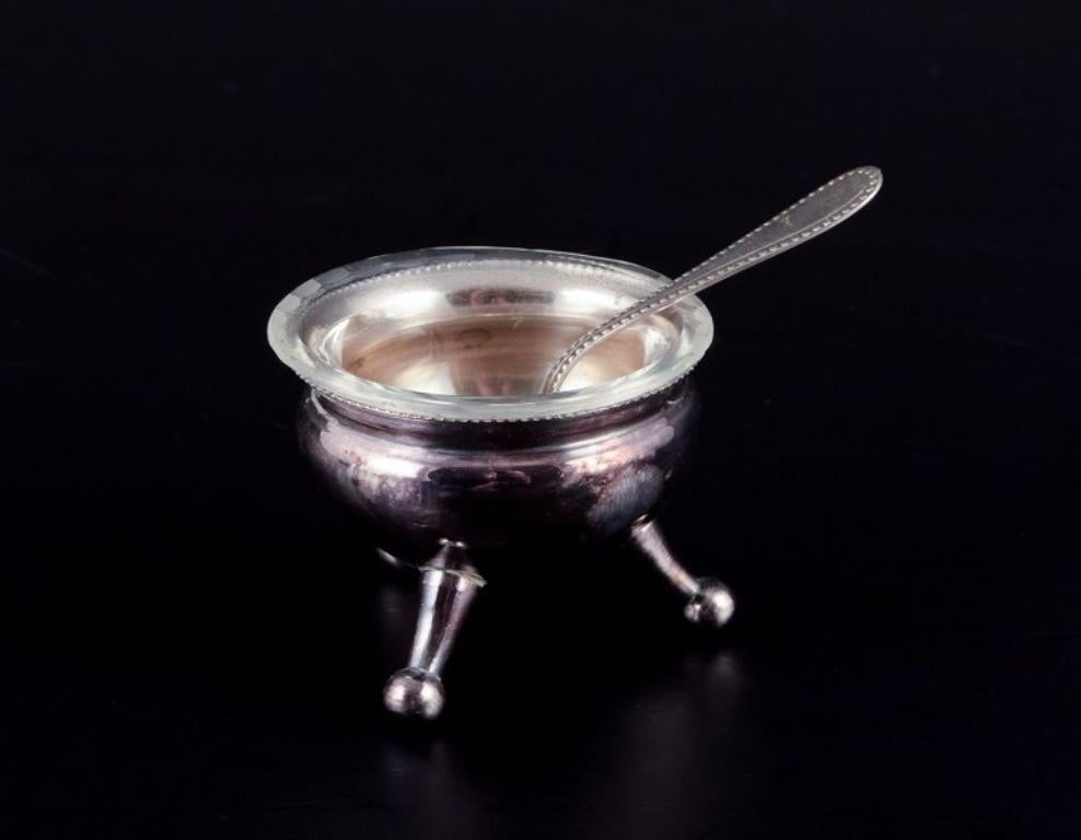 Fåglavik Glasbruk (1874-1980), Sweden.
Four salt cellars in clear handmade glass.
Private Swedish collection.
Mid-20th century.
In excellent condition.
Largest: Width 7.5 cm x Depth 4.7 cm x Height 2.5 cm.
