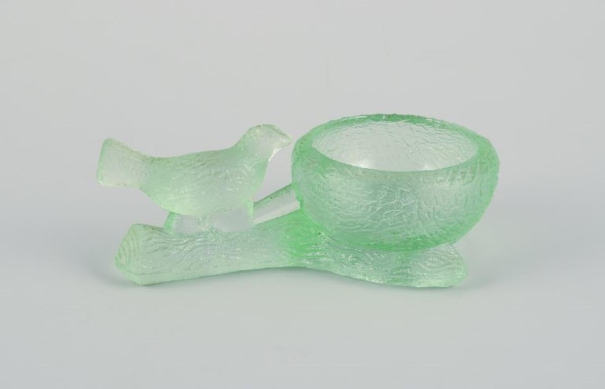 Fåglavik Glasbruk (1874-1980), Sweden.
Three salt cellars with birds in colored glass. Handmade green glass.
Private Swedish collection.
Mid-20th century.
In excellent condition.
Dimensions: L 8.5 cm x H 3.0 cm.