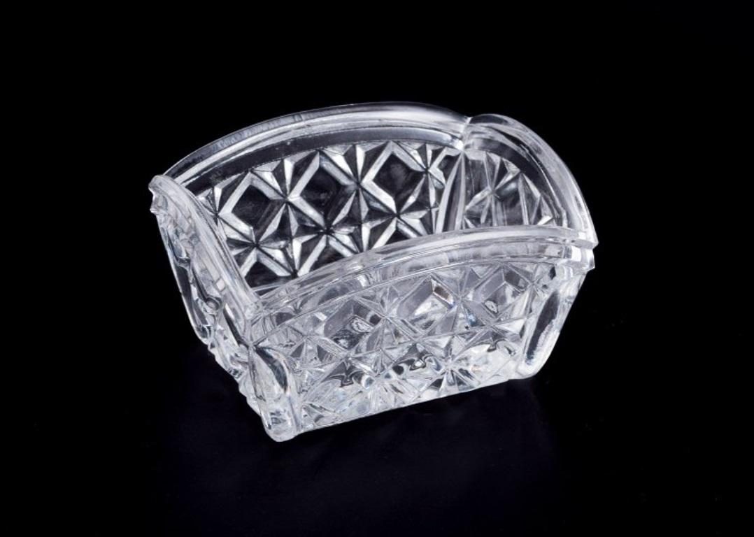 Fåglavik Glasbruk (1874-1980), Suède.
Cinq salières dans un verre transparent fabriqué à la main.
Collection privée suédoise.
Milieu du 20e siècle.
En parfait état.
Le plus grand : Longueur 6,0 cm x Diamètre 3,5 cm x Hauteur 3,2 cm.
